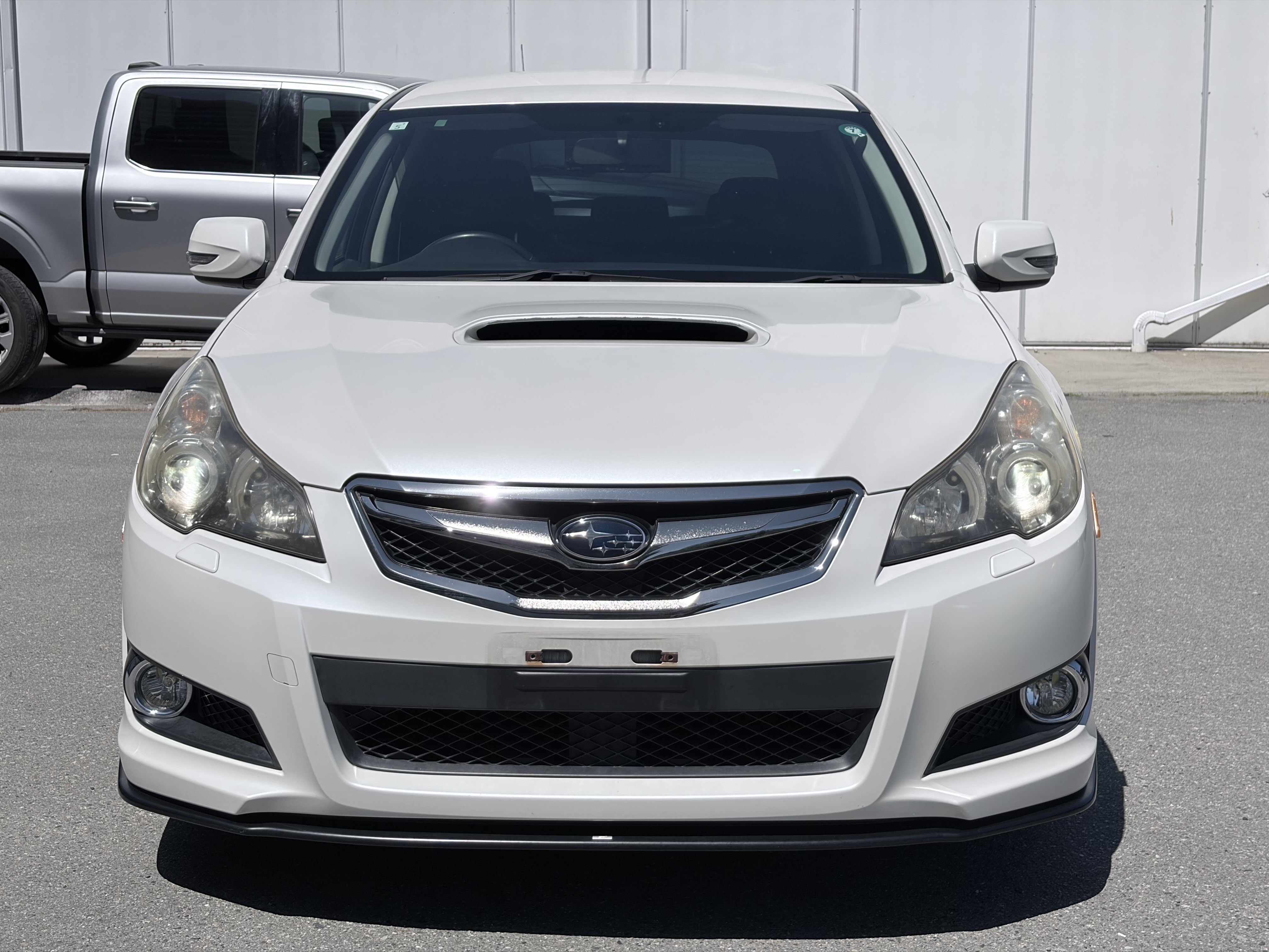 Vehicle photo 2