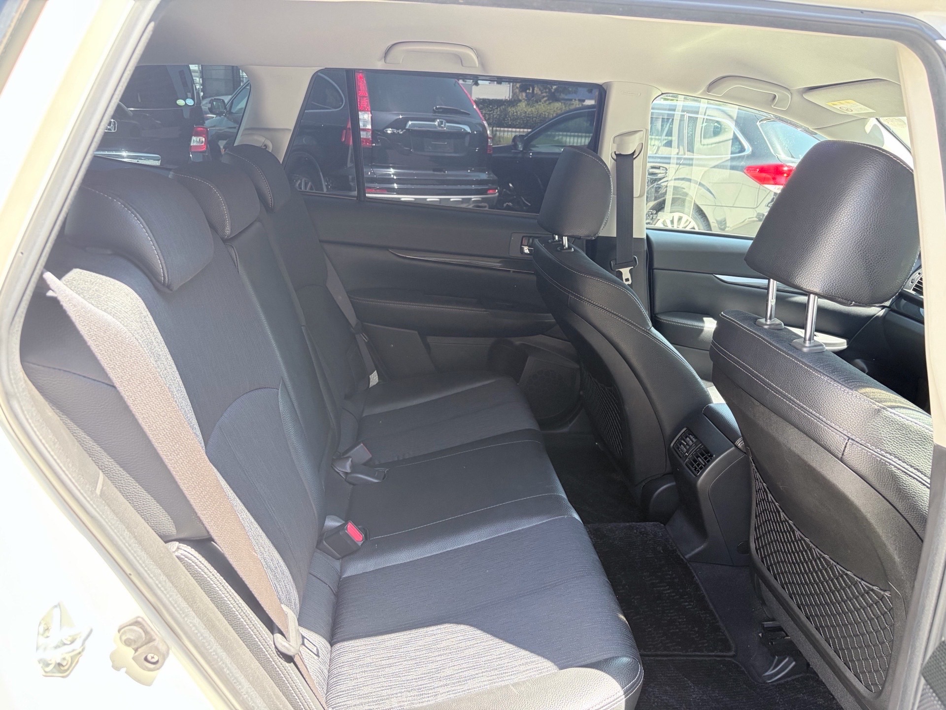 Vehicle photo 13