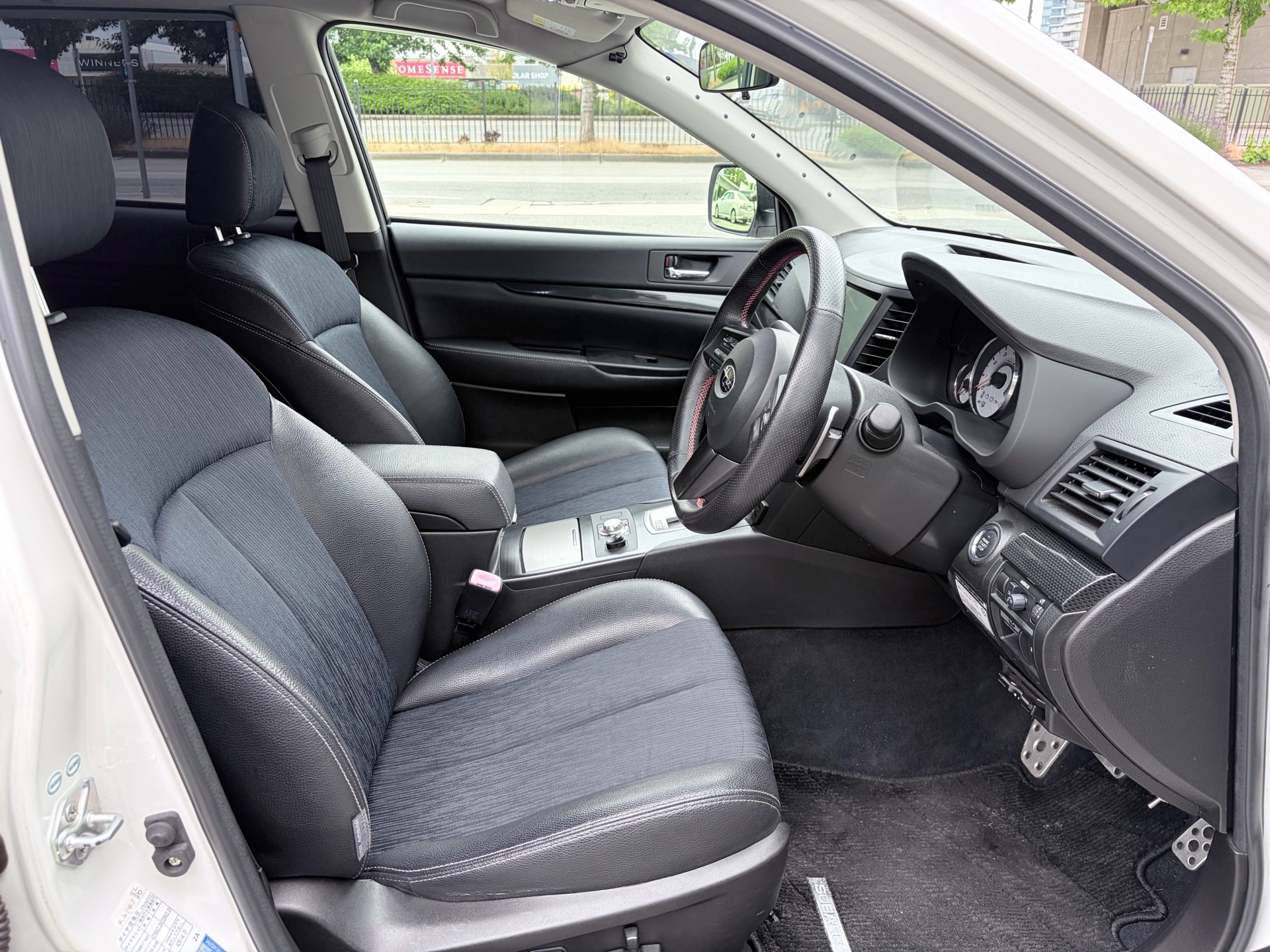 Vehicle photo 15