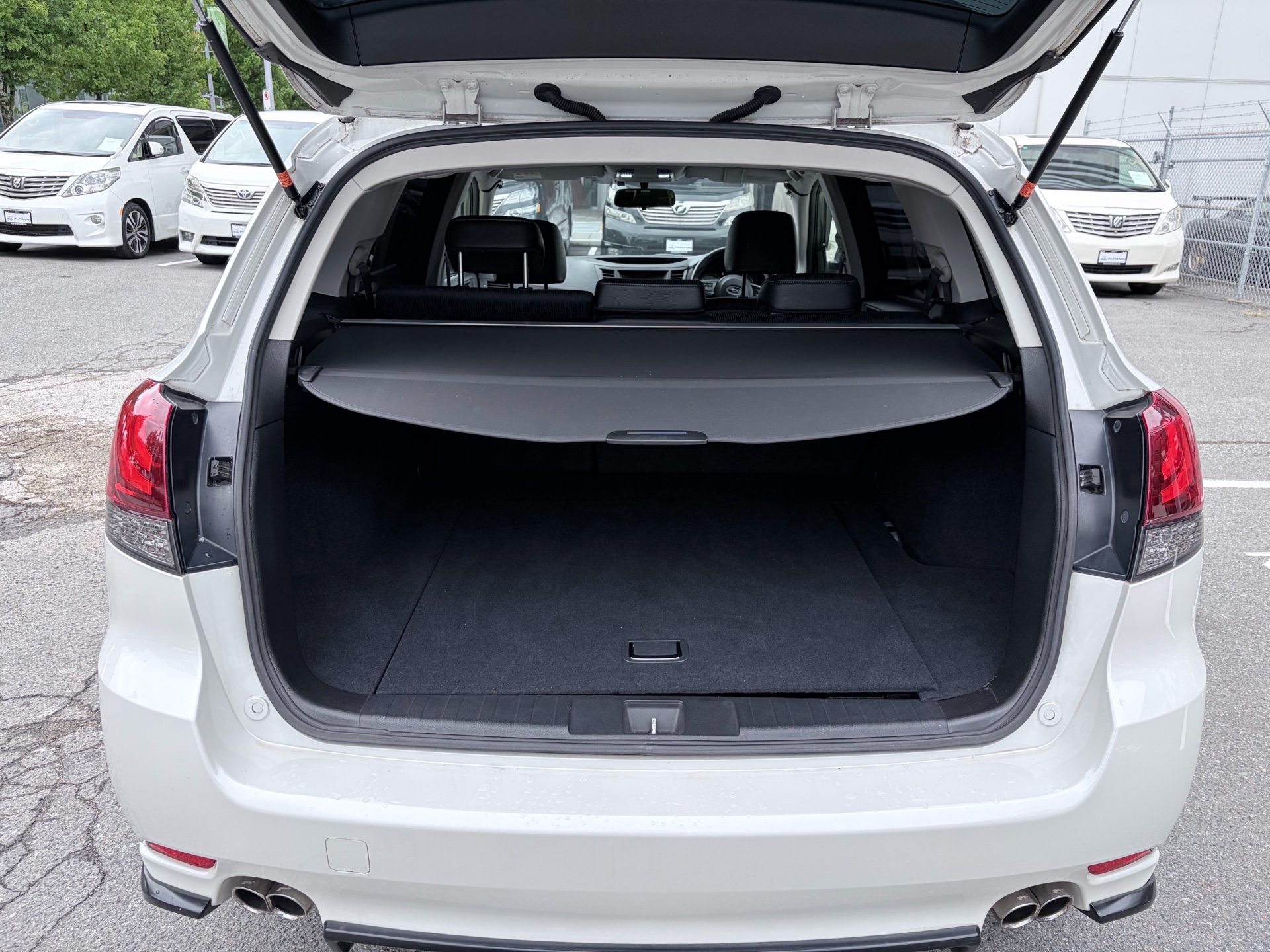 Vehicle photo 17