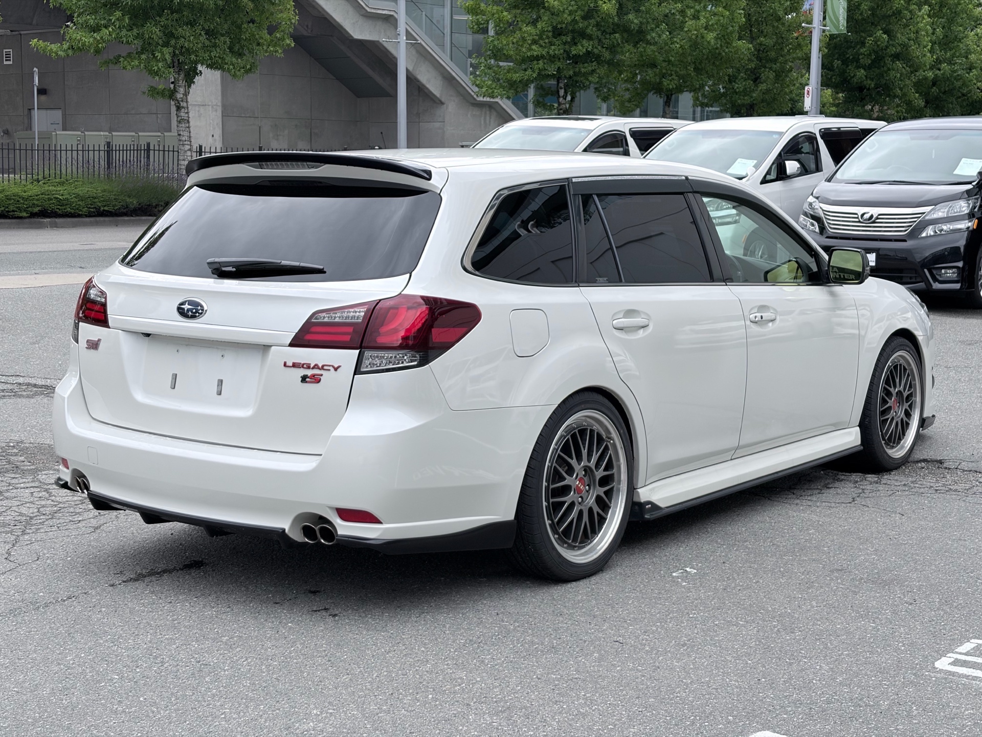 Vehicle photo 5