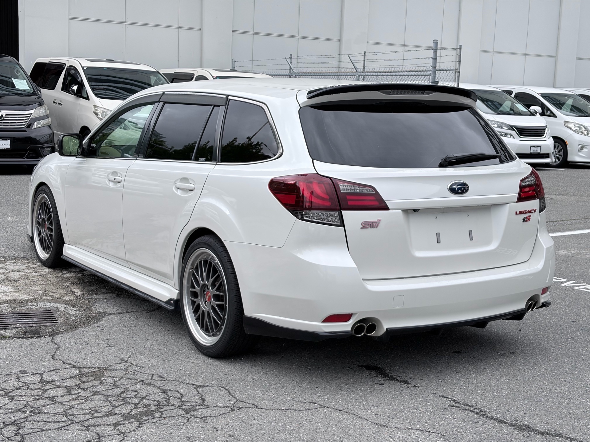 Vehicle photo 3