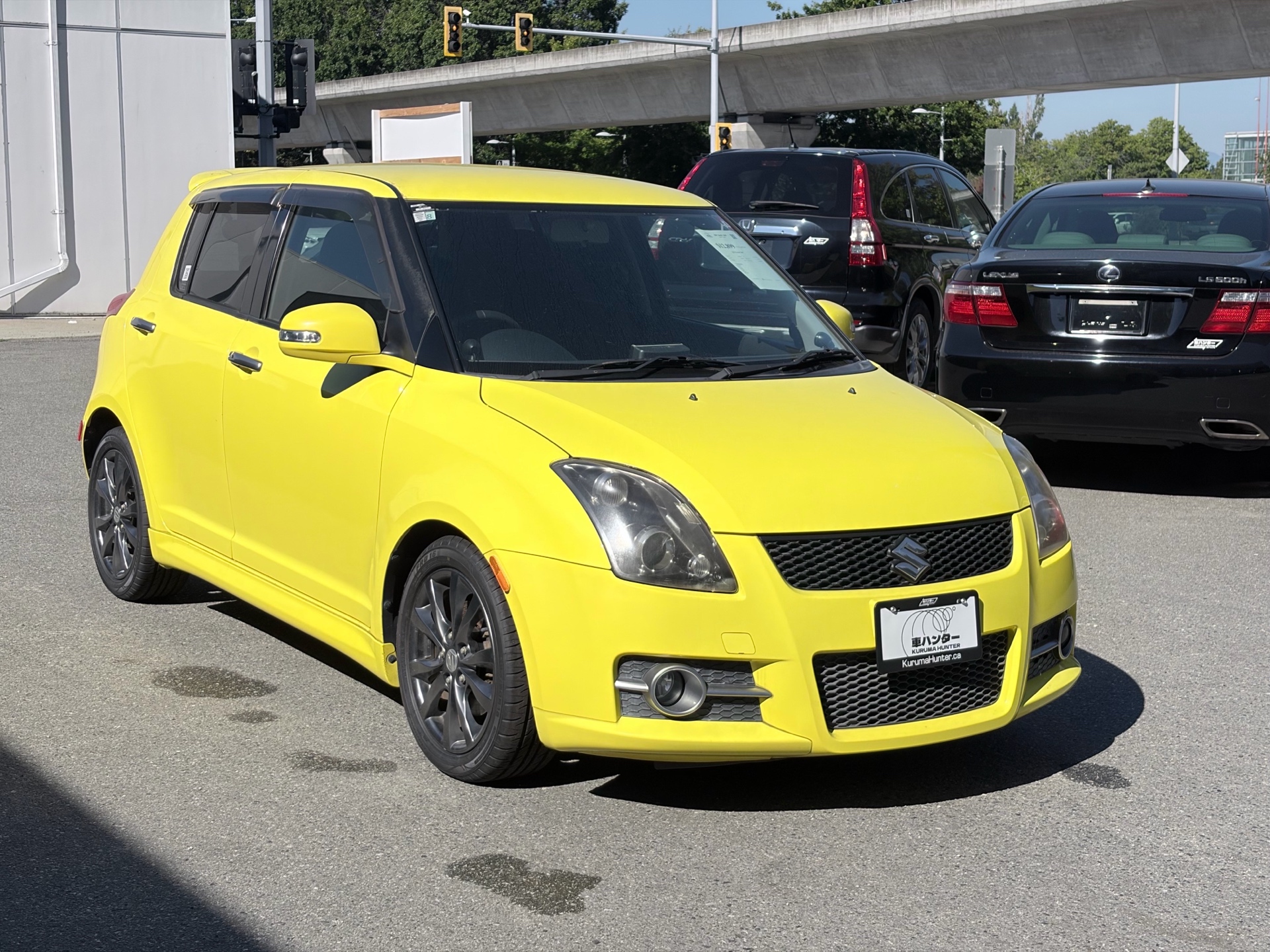 Vehicle photo 3