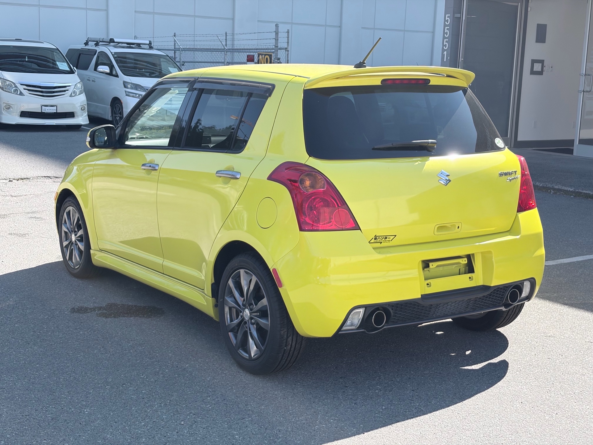 Vehicle photo 5