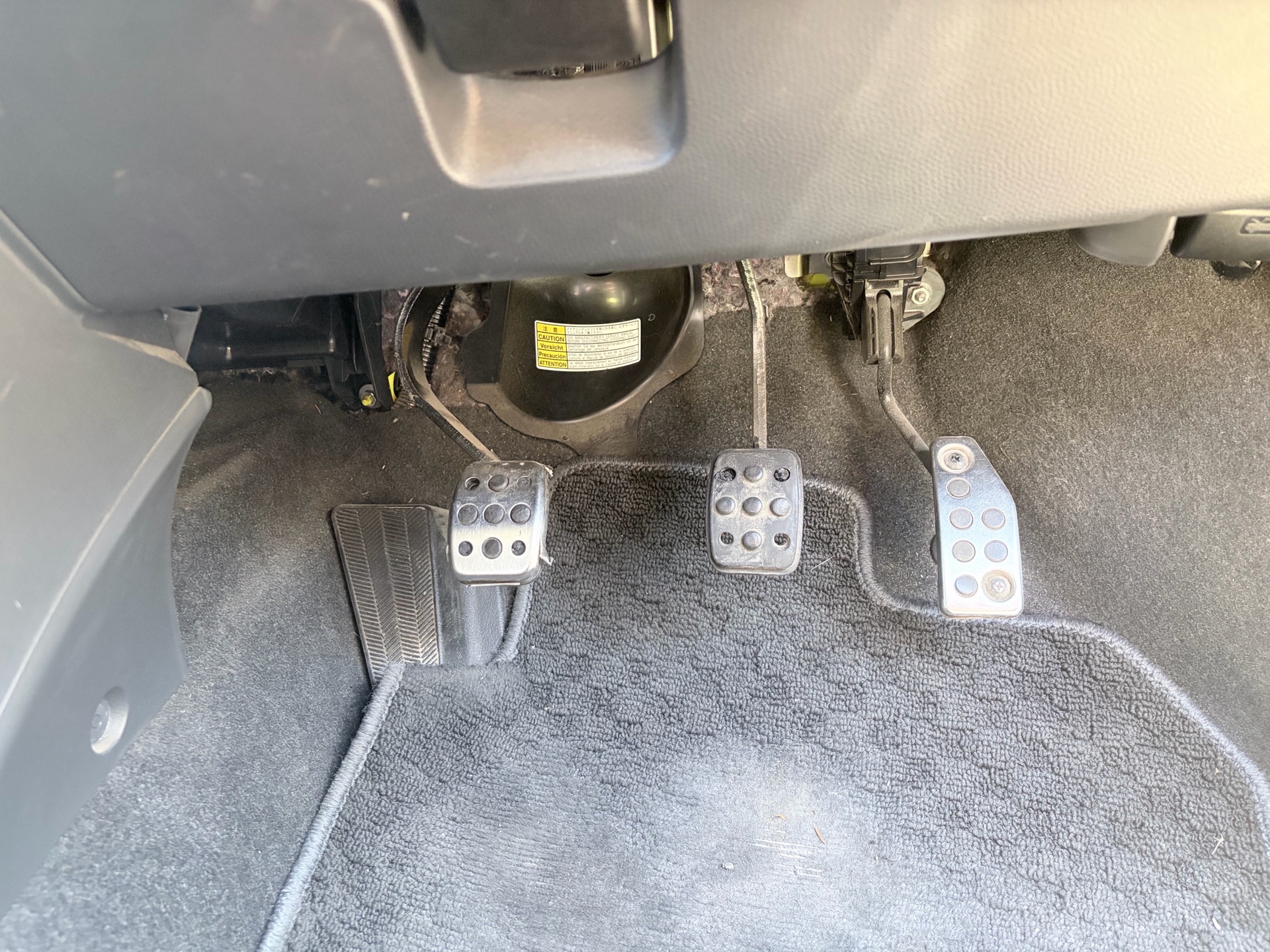 Vehicle photo 12