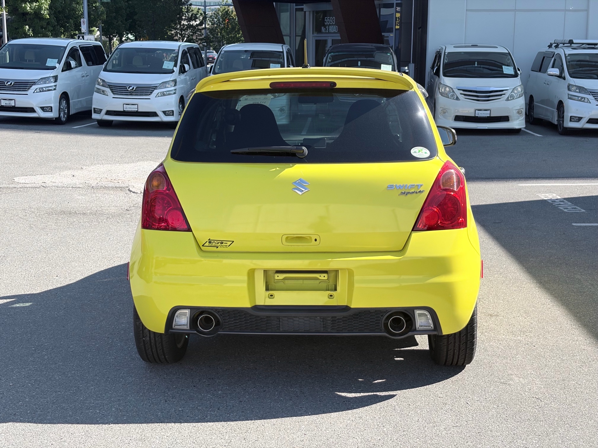 Vehicle photo 6