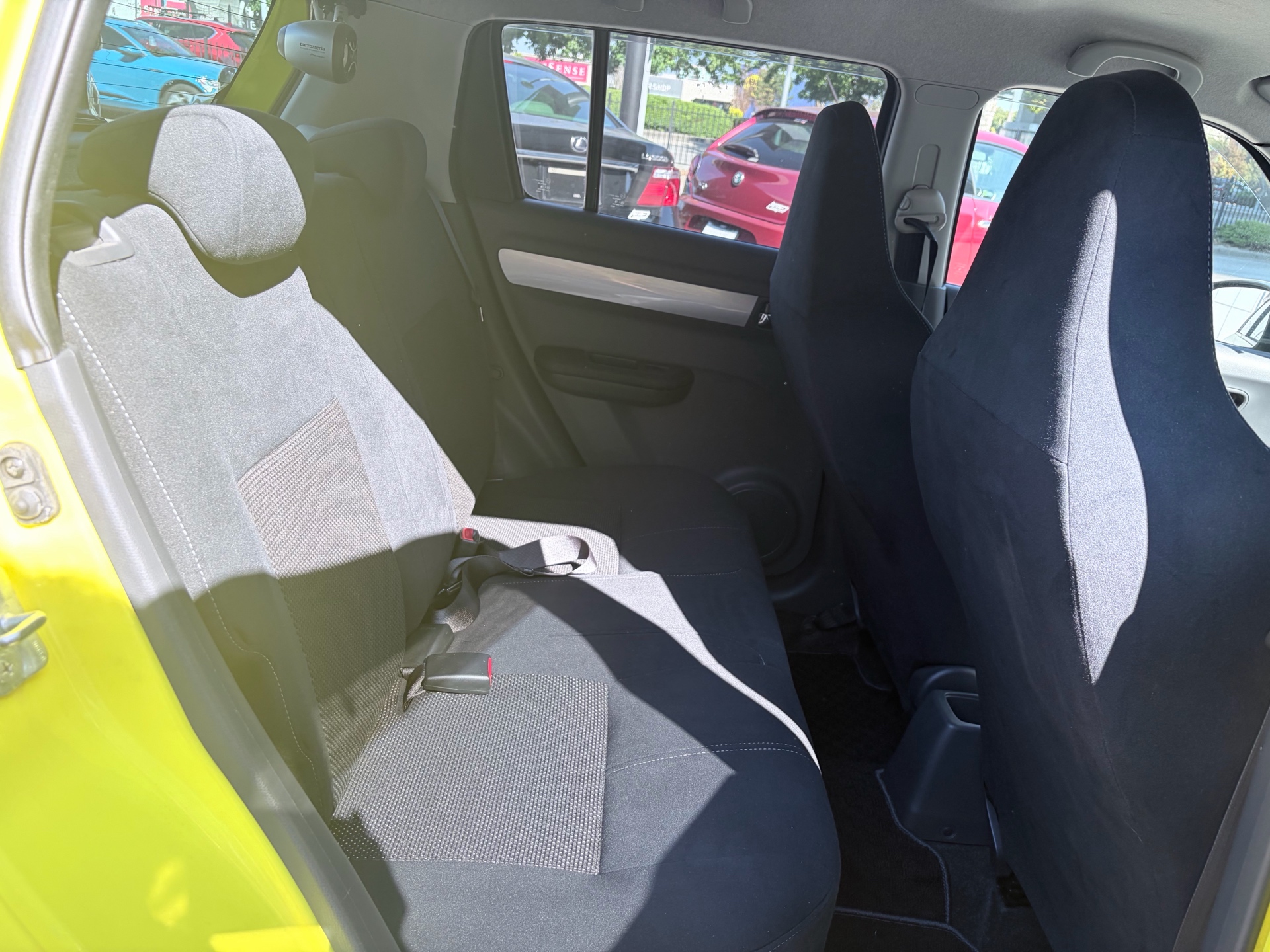 Vehicle photo 15