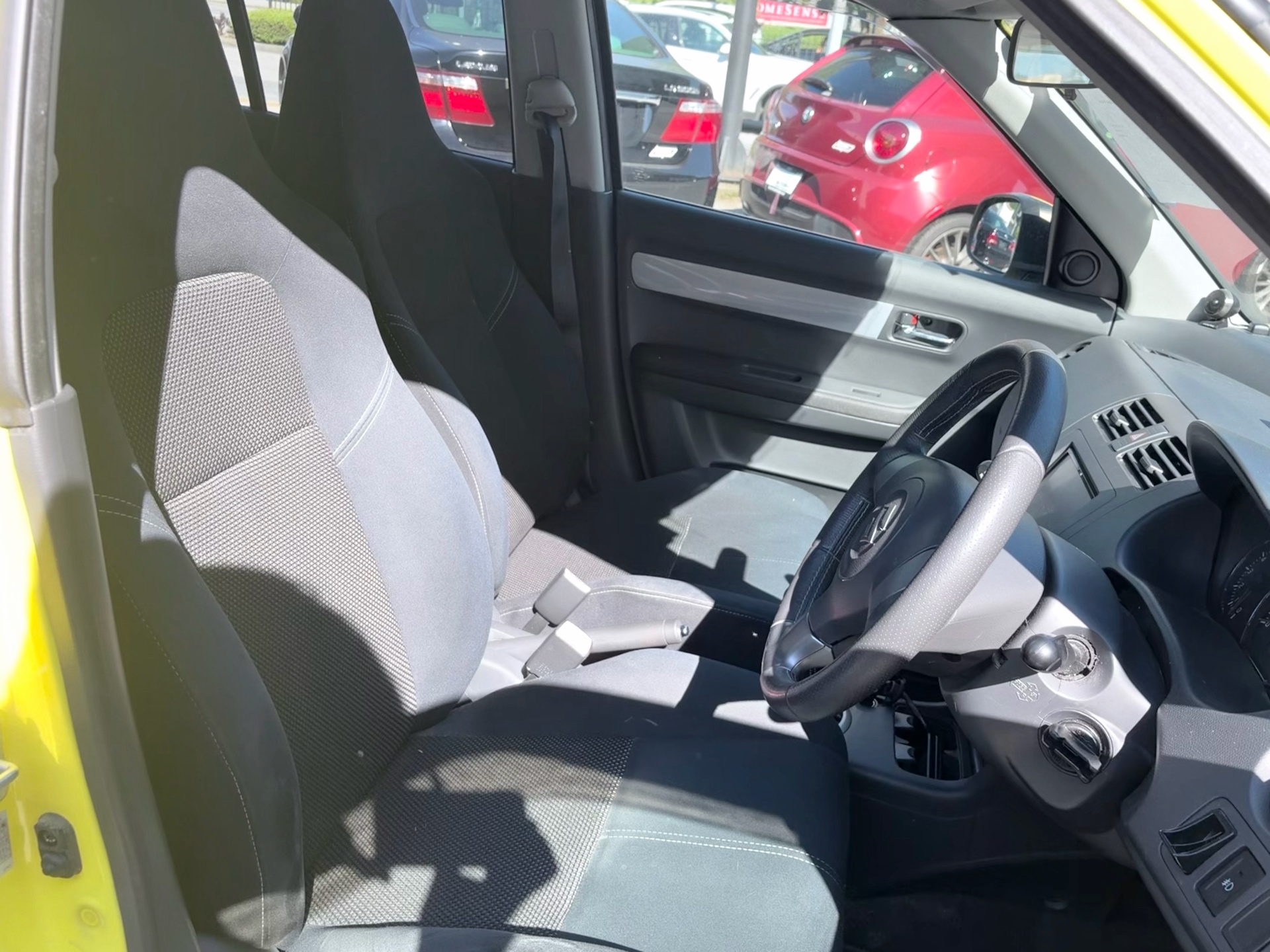 Vehicle photo 14