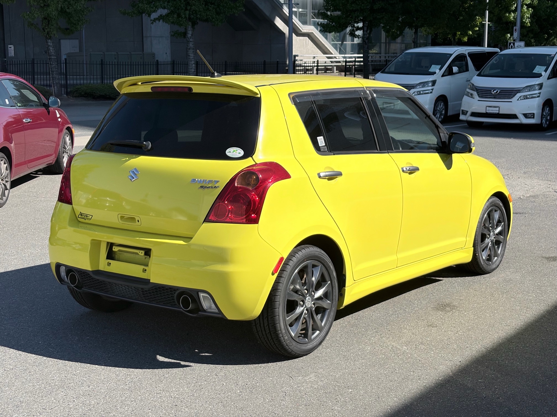 Vehicle photo 7