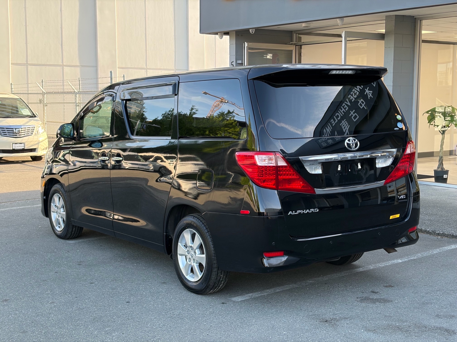 Vehicle photo 4