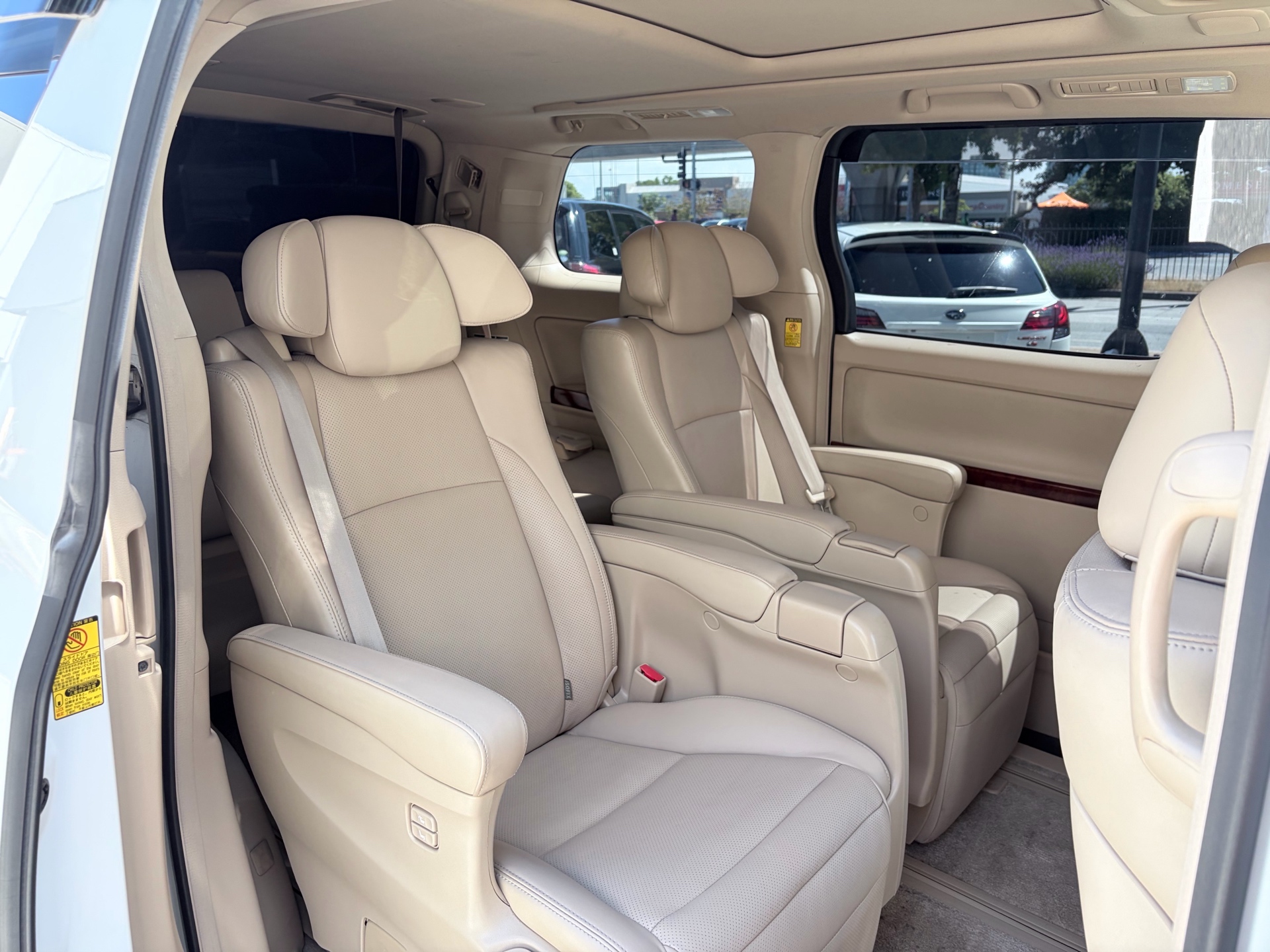 Vehicle photo 20