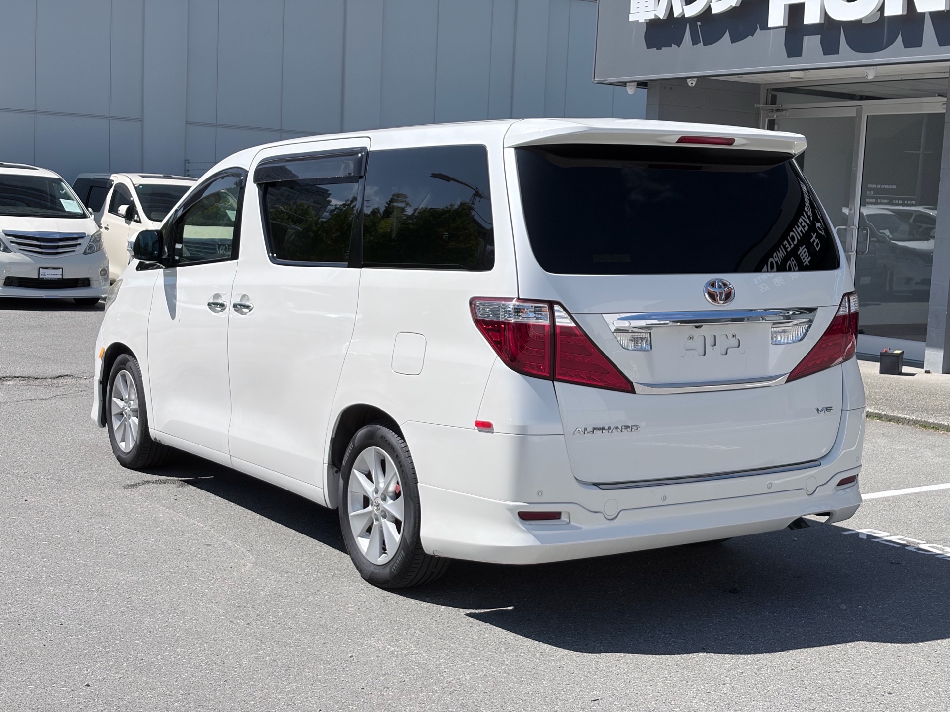 Vehicle photo 4