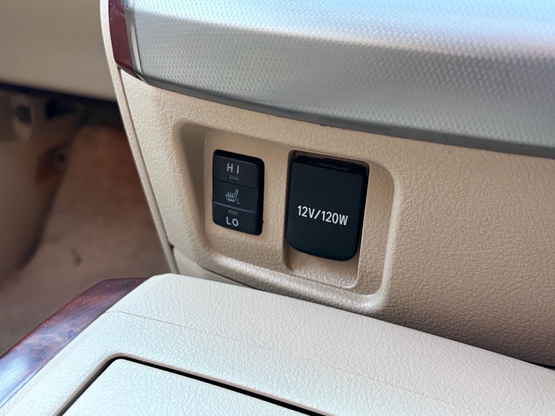 Vehicle photo 10