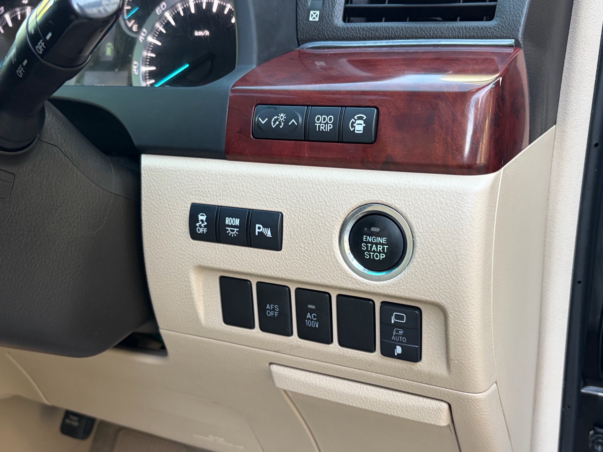 Vehicle photo 12