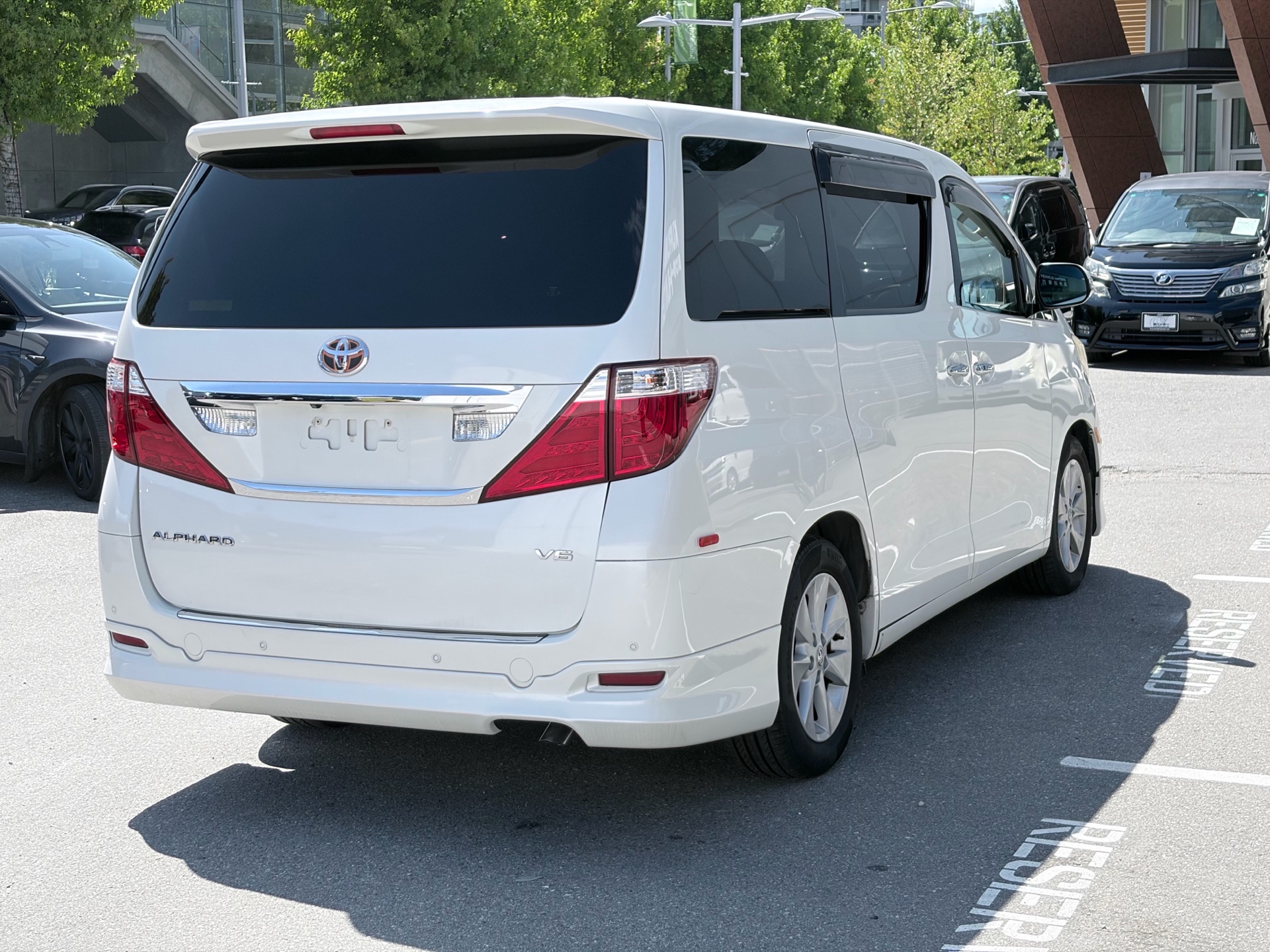 Vehicle photo 6