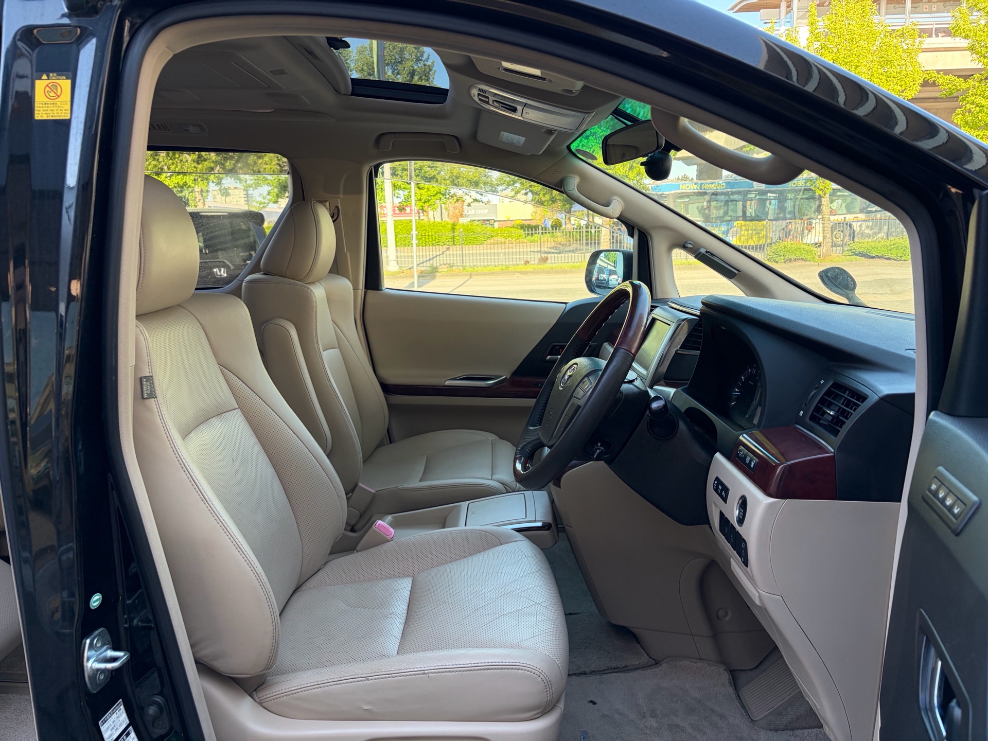 Vehicle photo 14