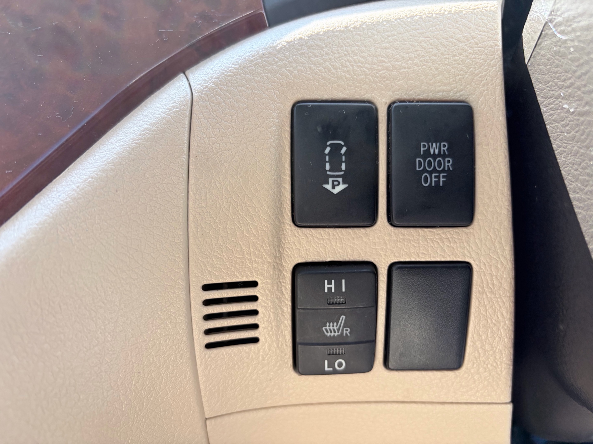 Vehicle photo 15