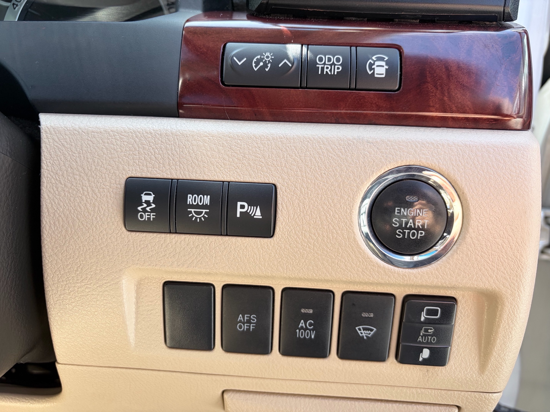 Vehicle photo 14