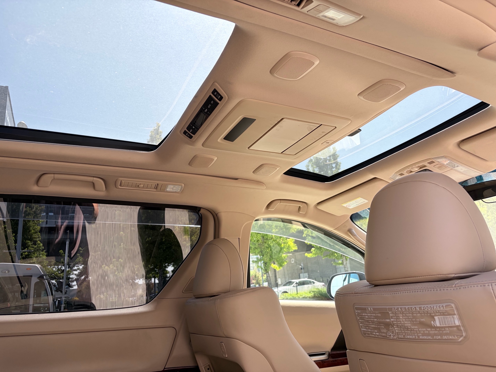 Vehicle photo 18
