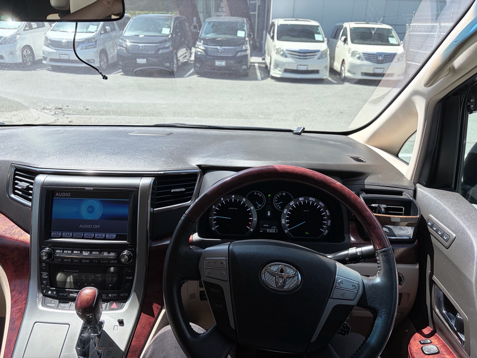 Vehicle photo 9