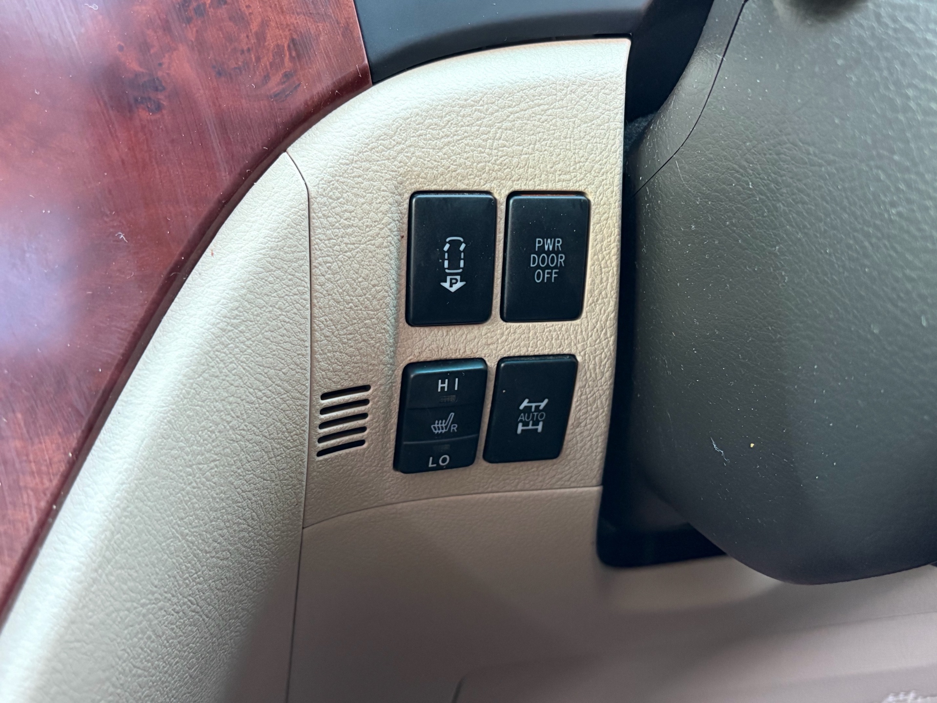 Vehicle photo 11