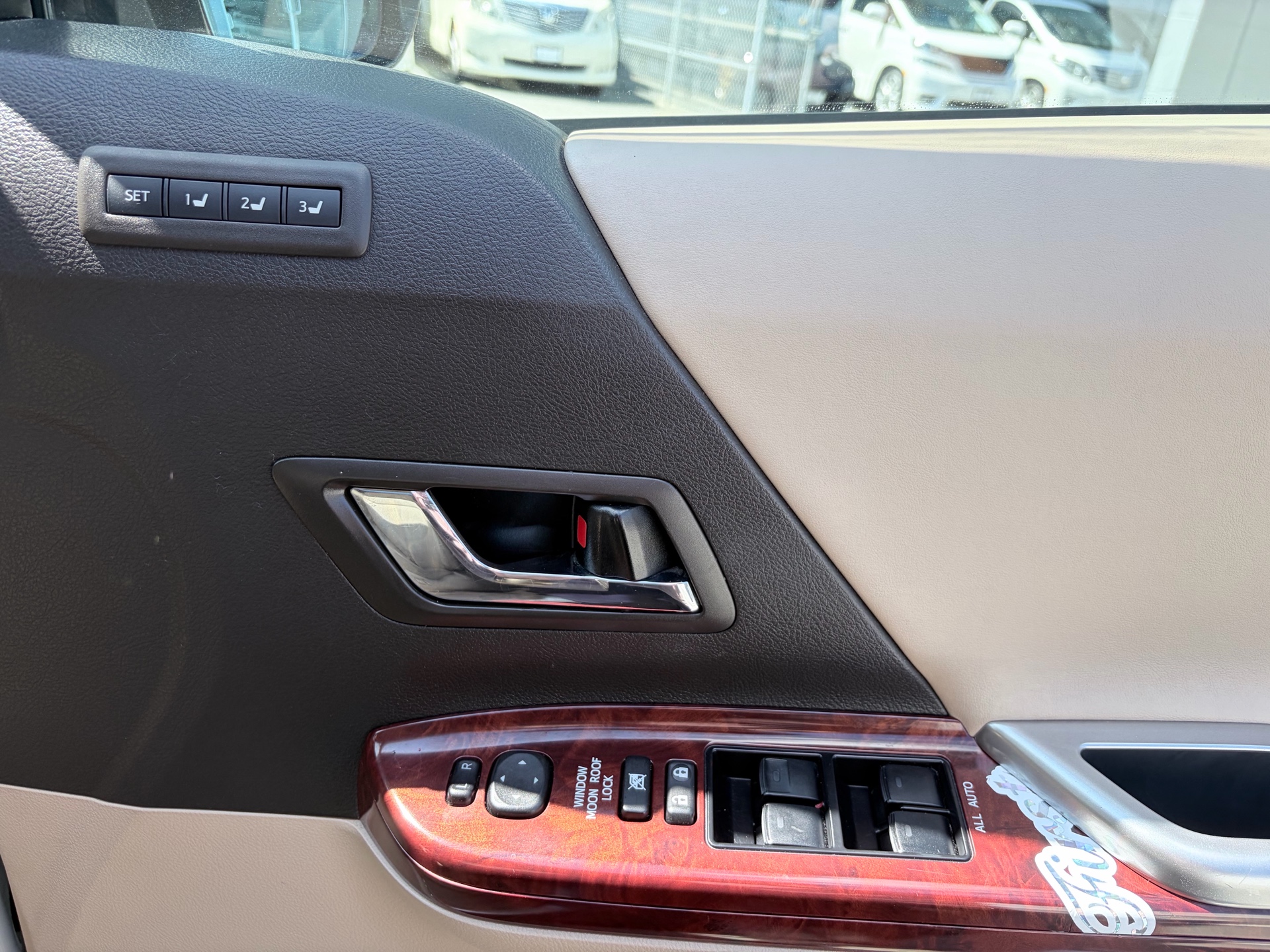 Vehicle photo 13
