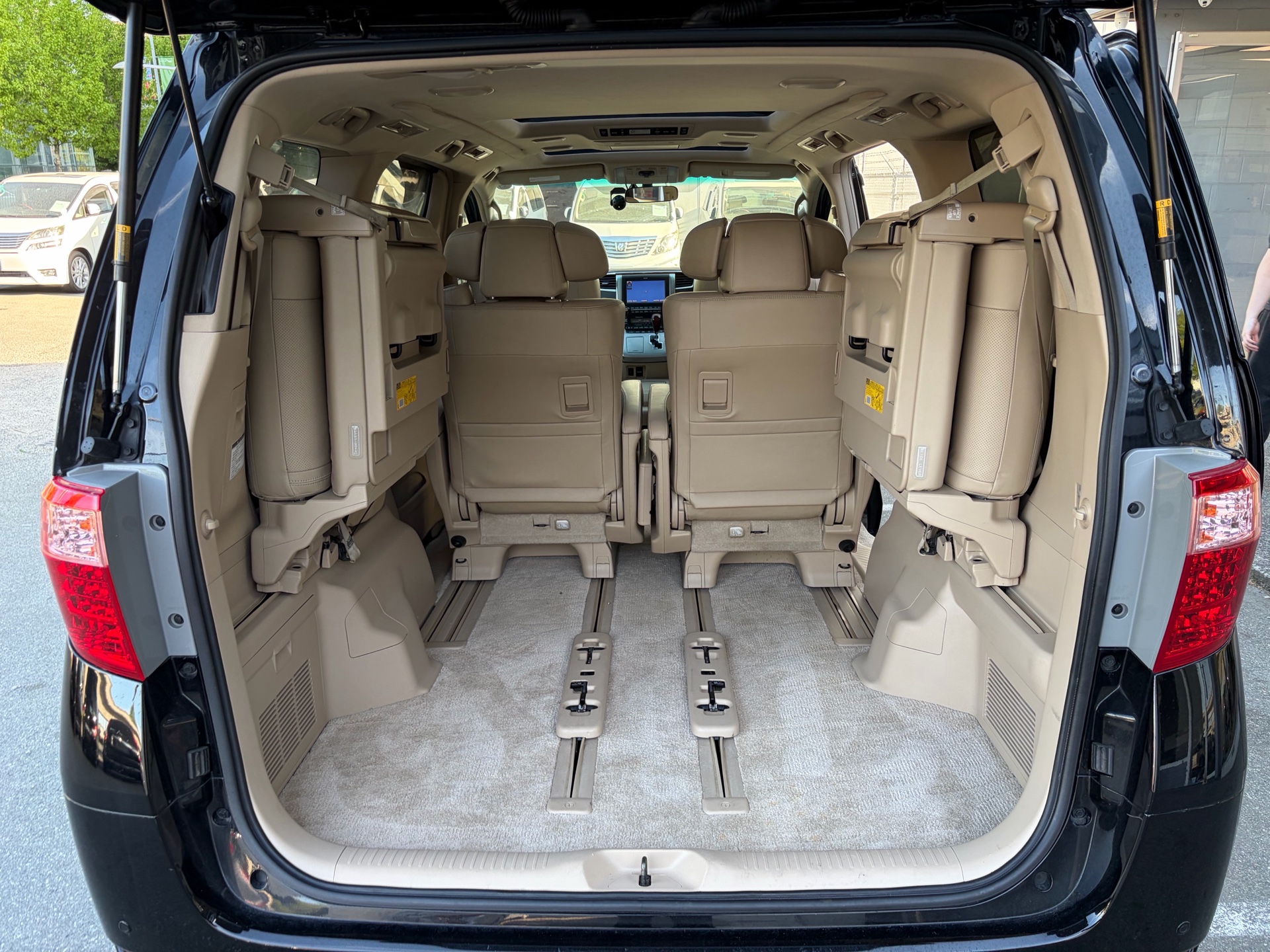 Vehicle photo 16