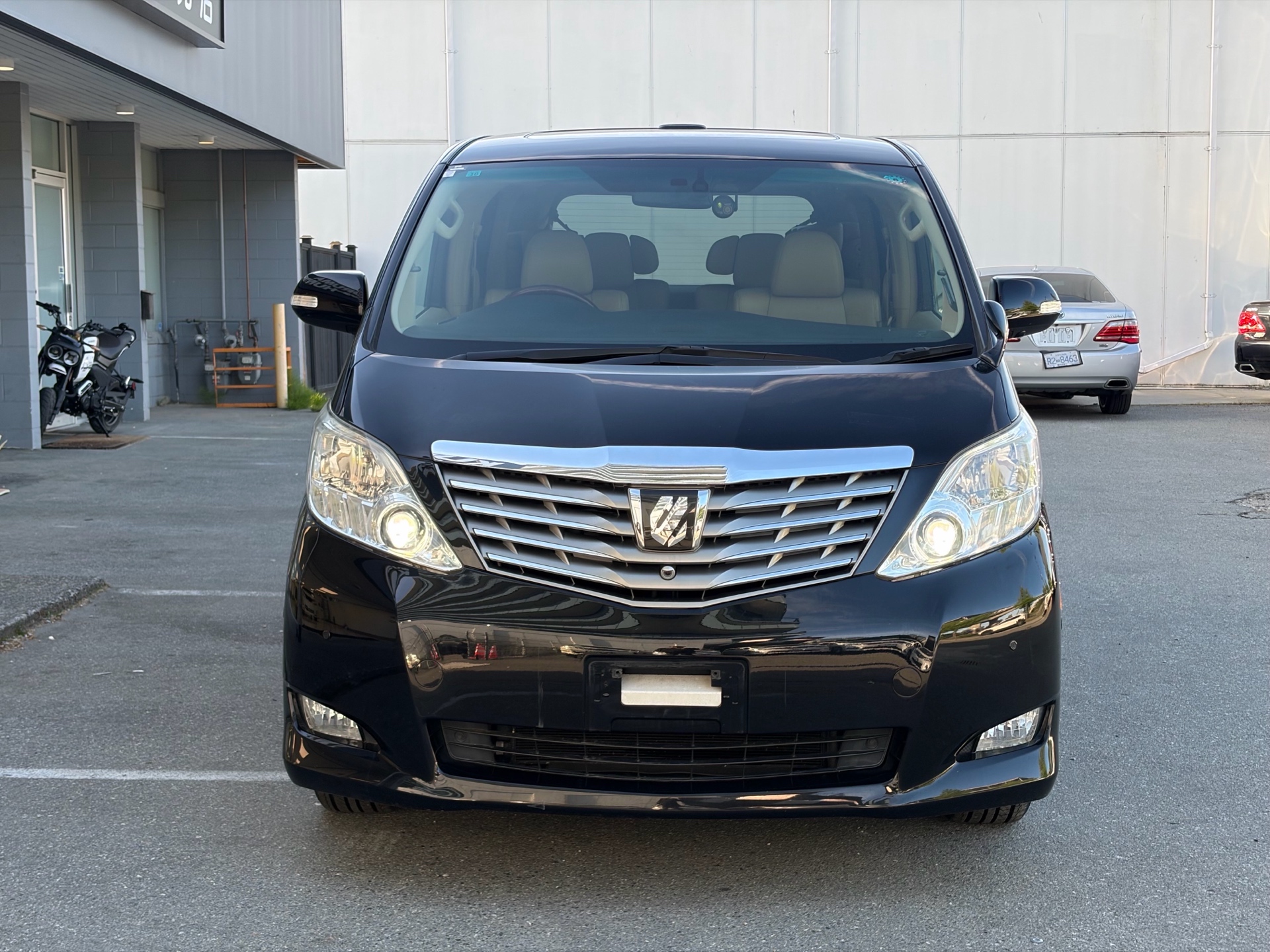Vehicle photo 2