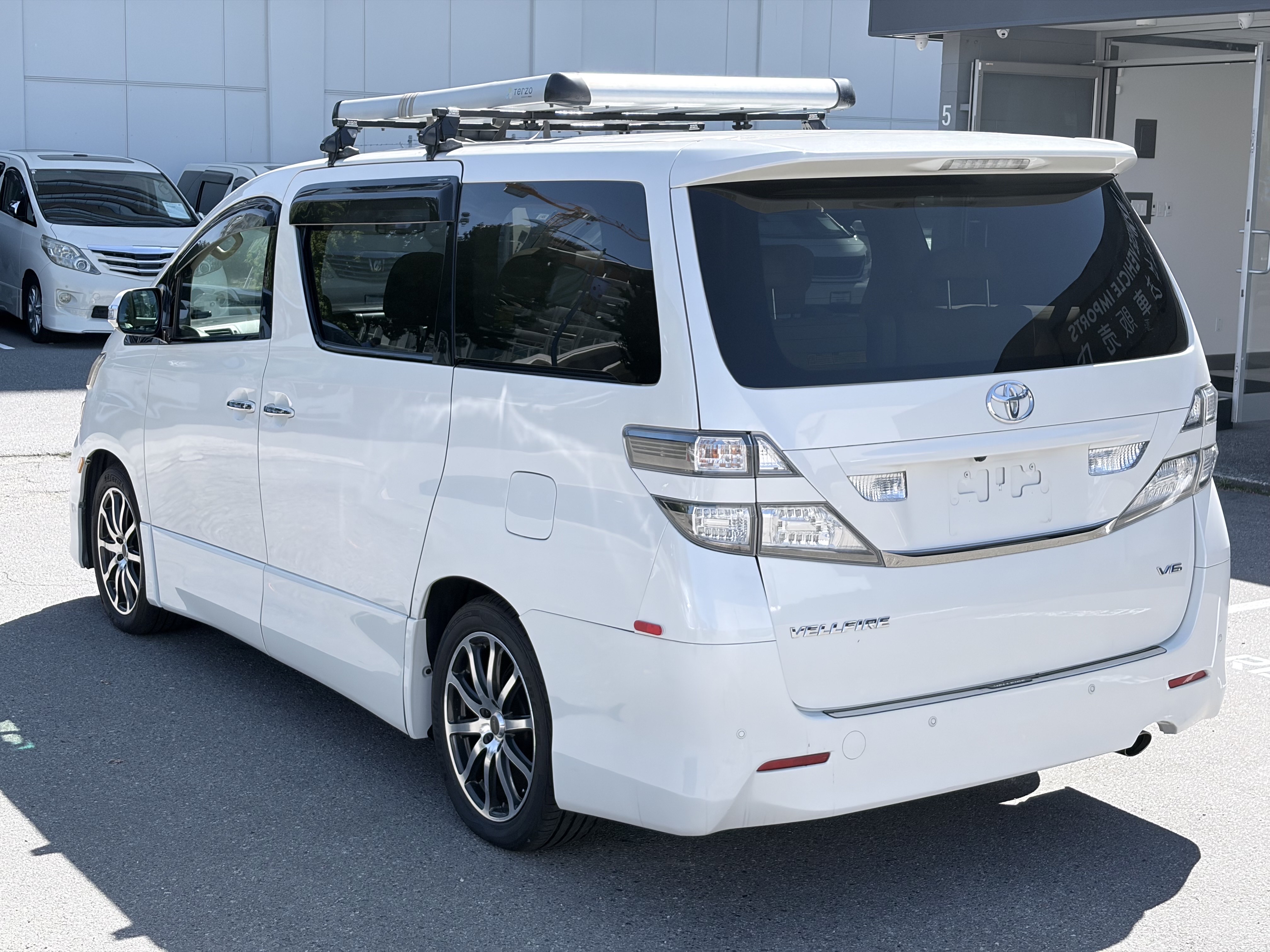 Vehicle photo 4