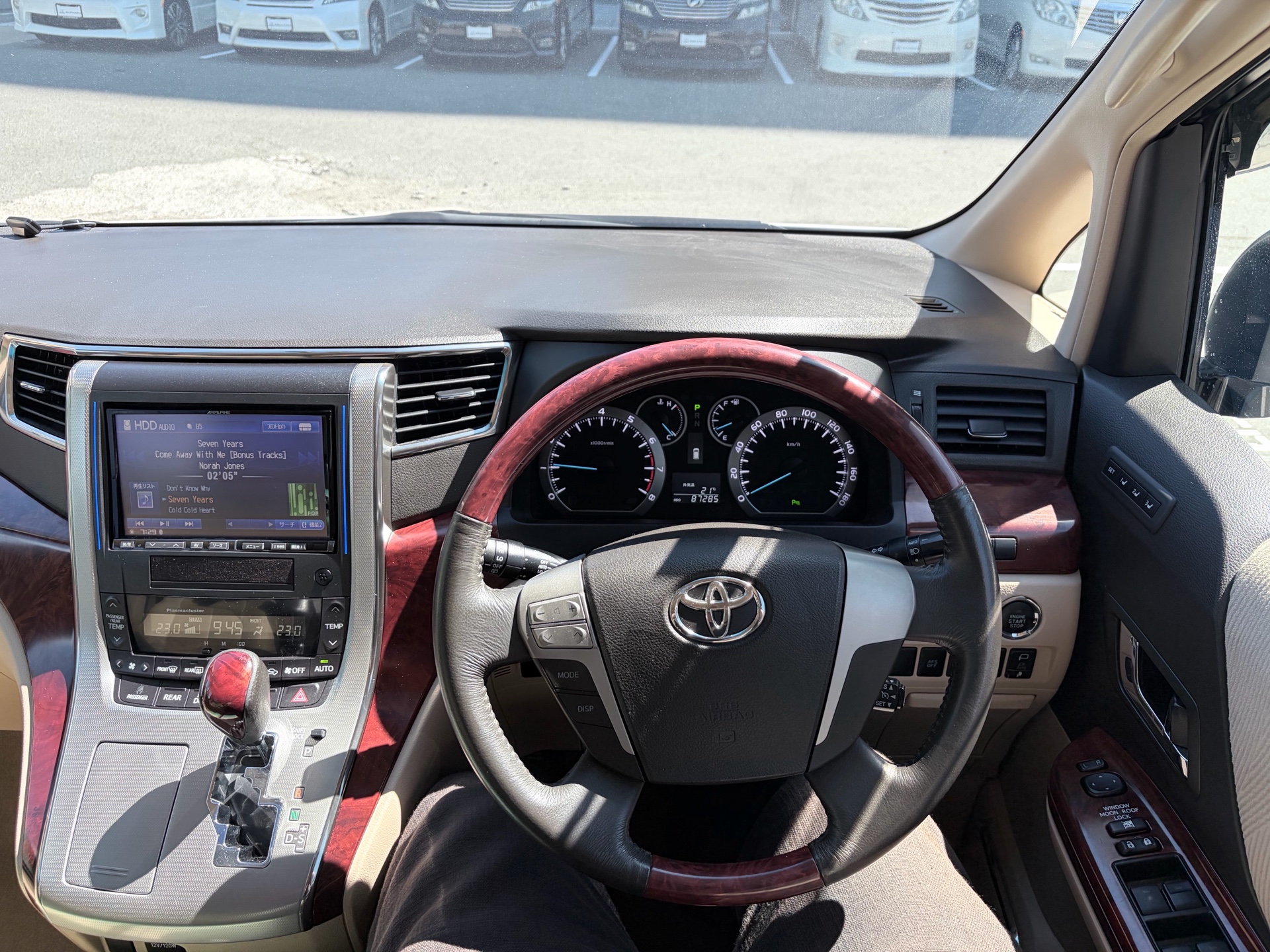 Vehicle photo 9