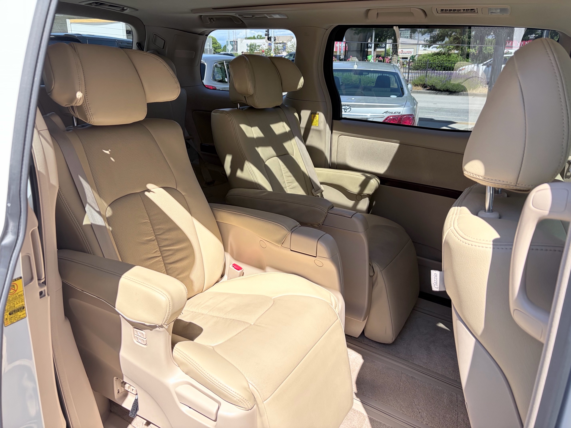 Vehicle photo 18