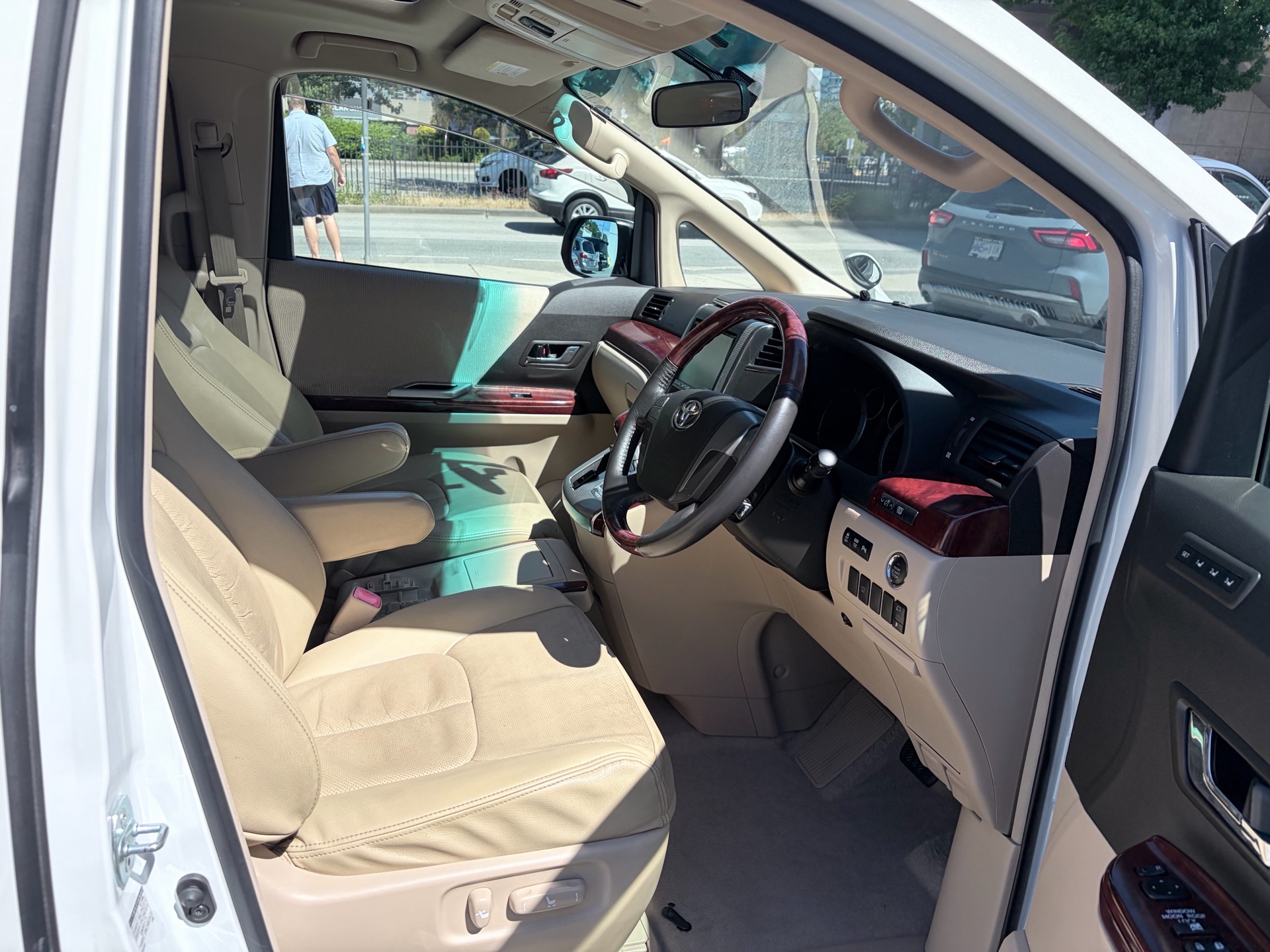 Vehicle photo 17