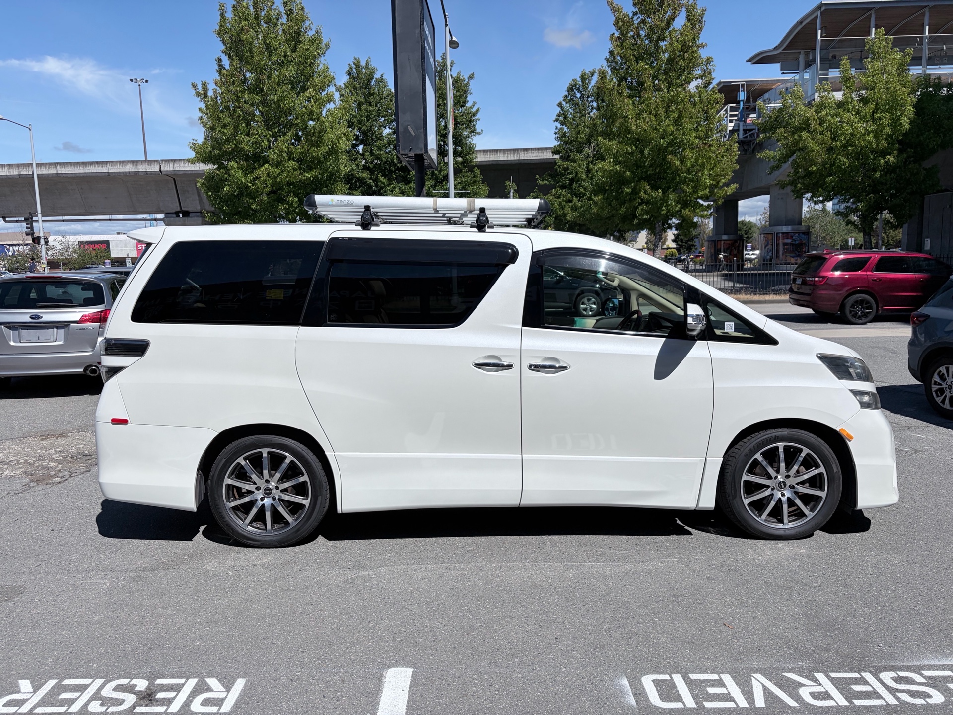 Vehicle photo 8