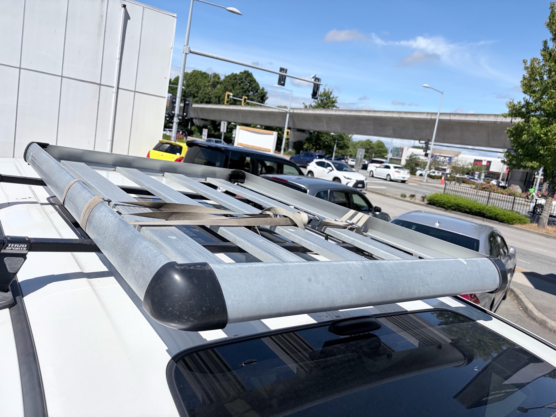 Vehicle photo 22