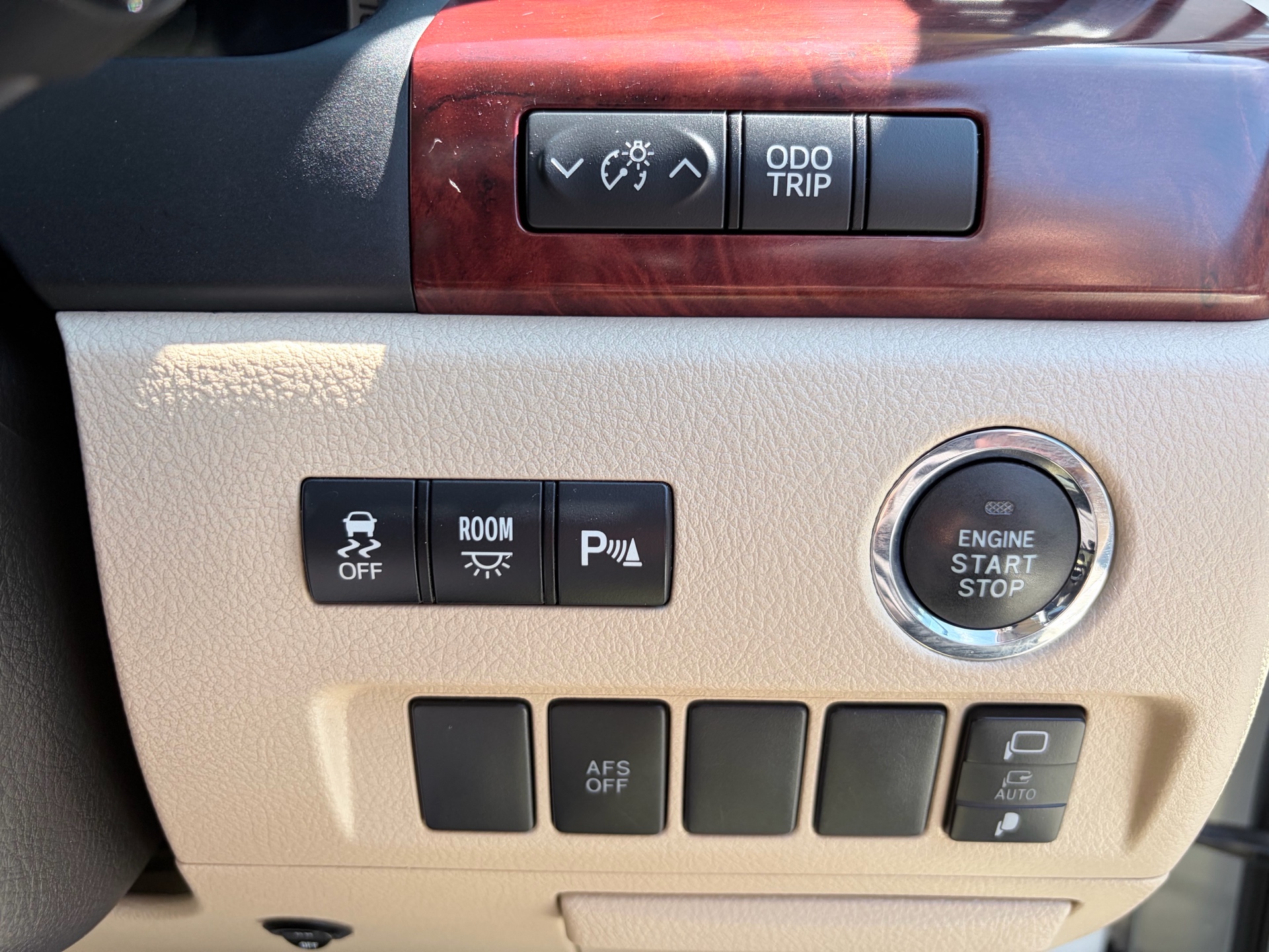 Vehicle photo 13
