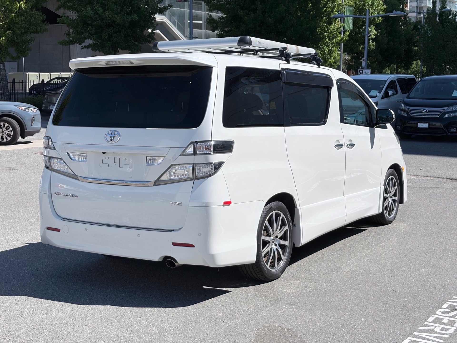 Vehicle photo 6