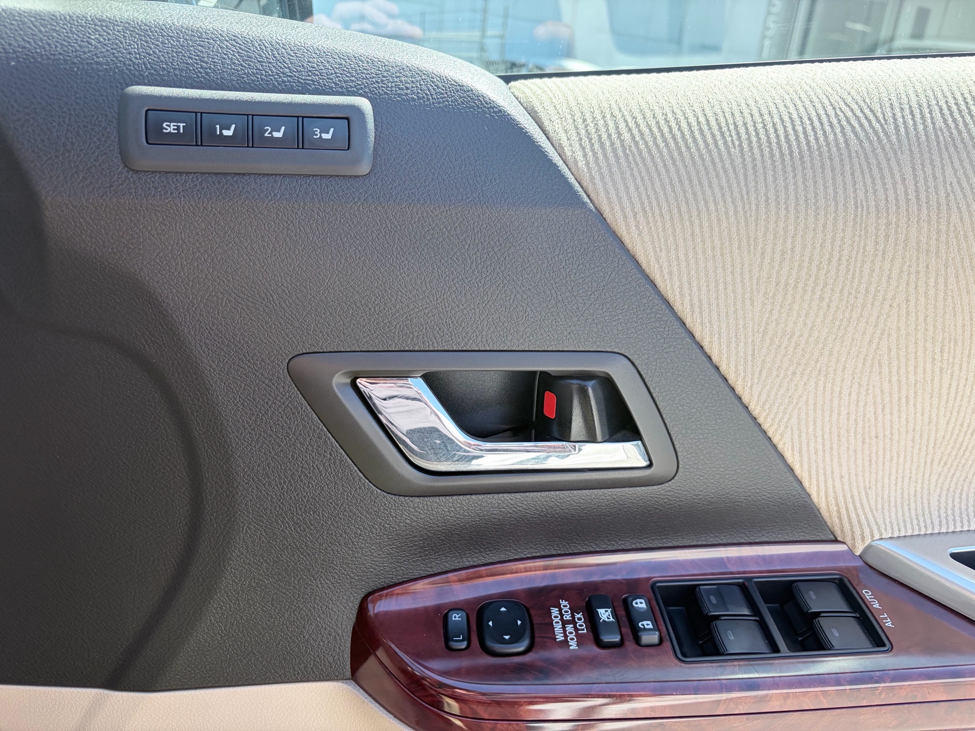 Vehicle photo 12