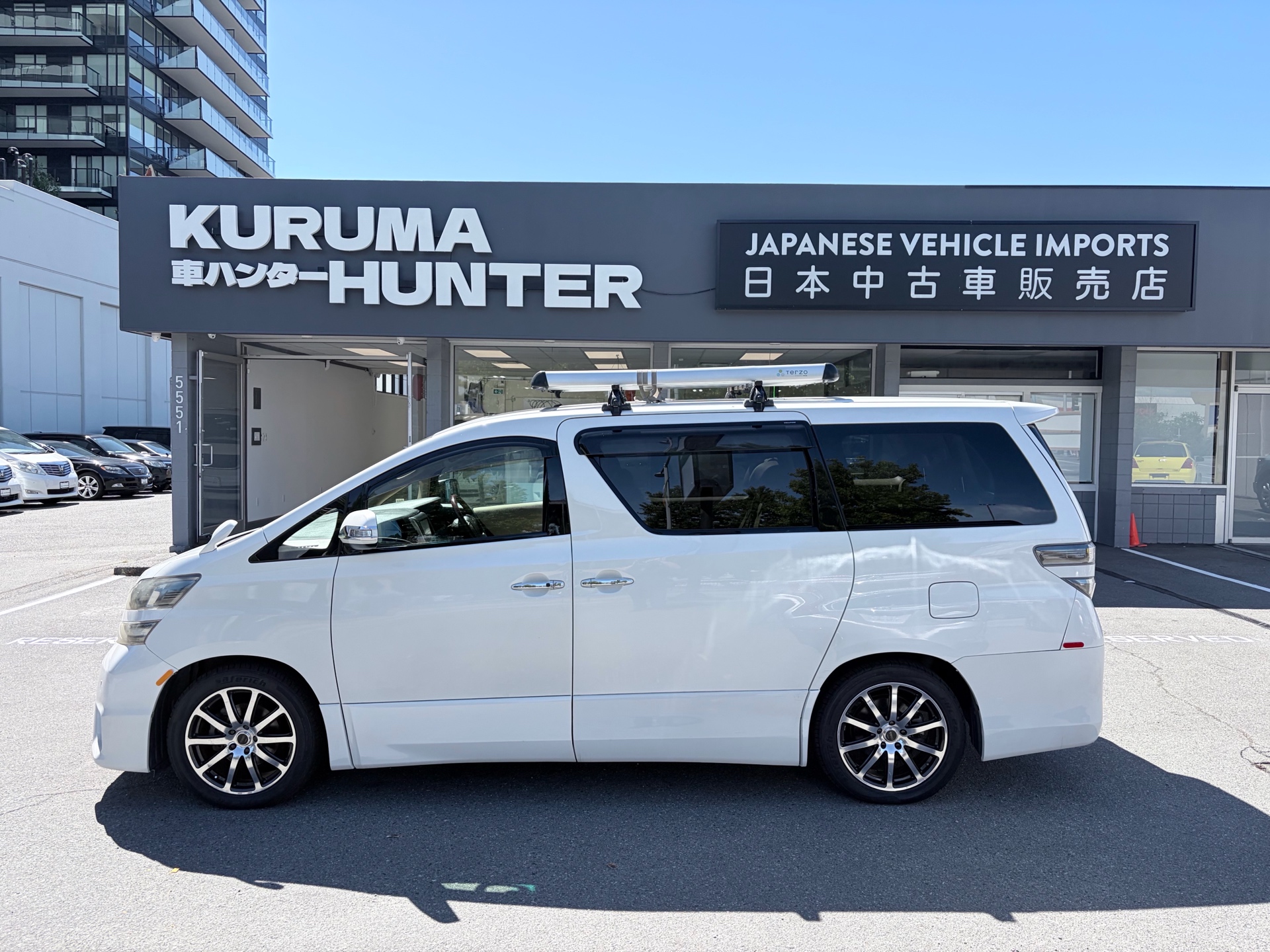 Vehicle photo 7