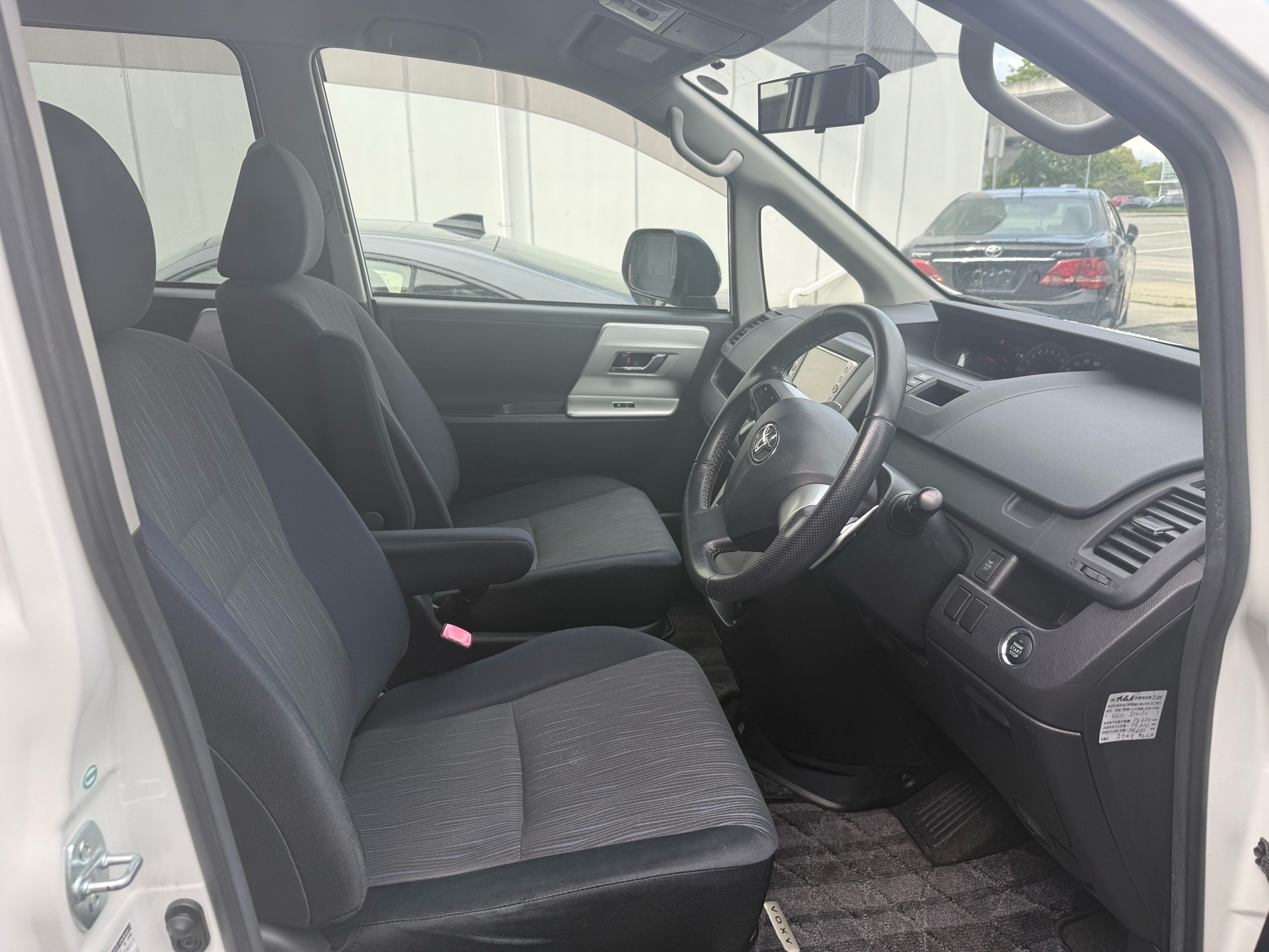 Vehicle photo 11