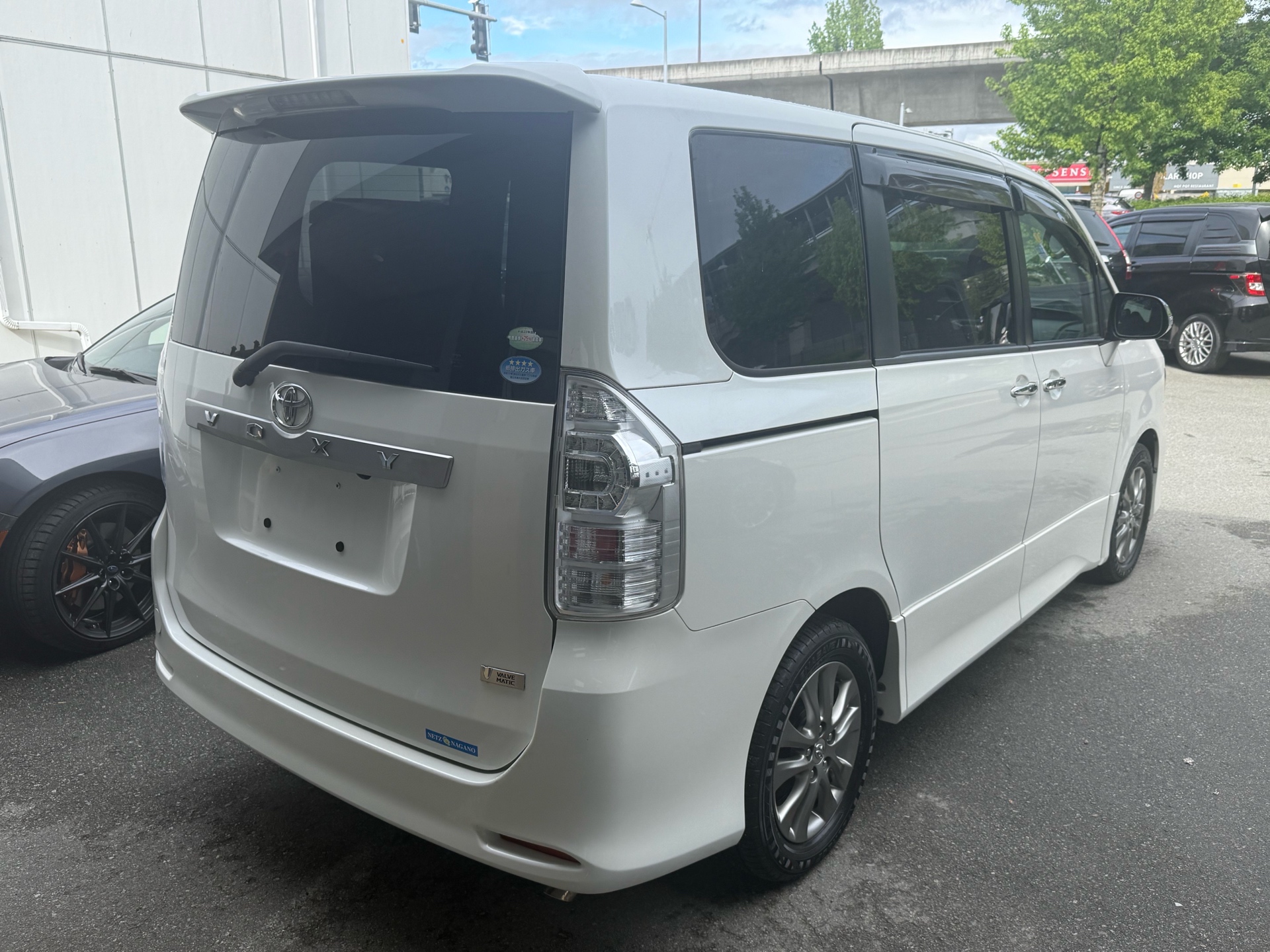 Vehicle photo 5