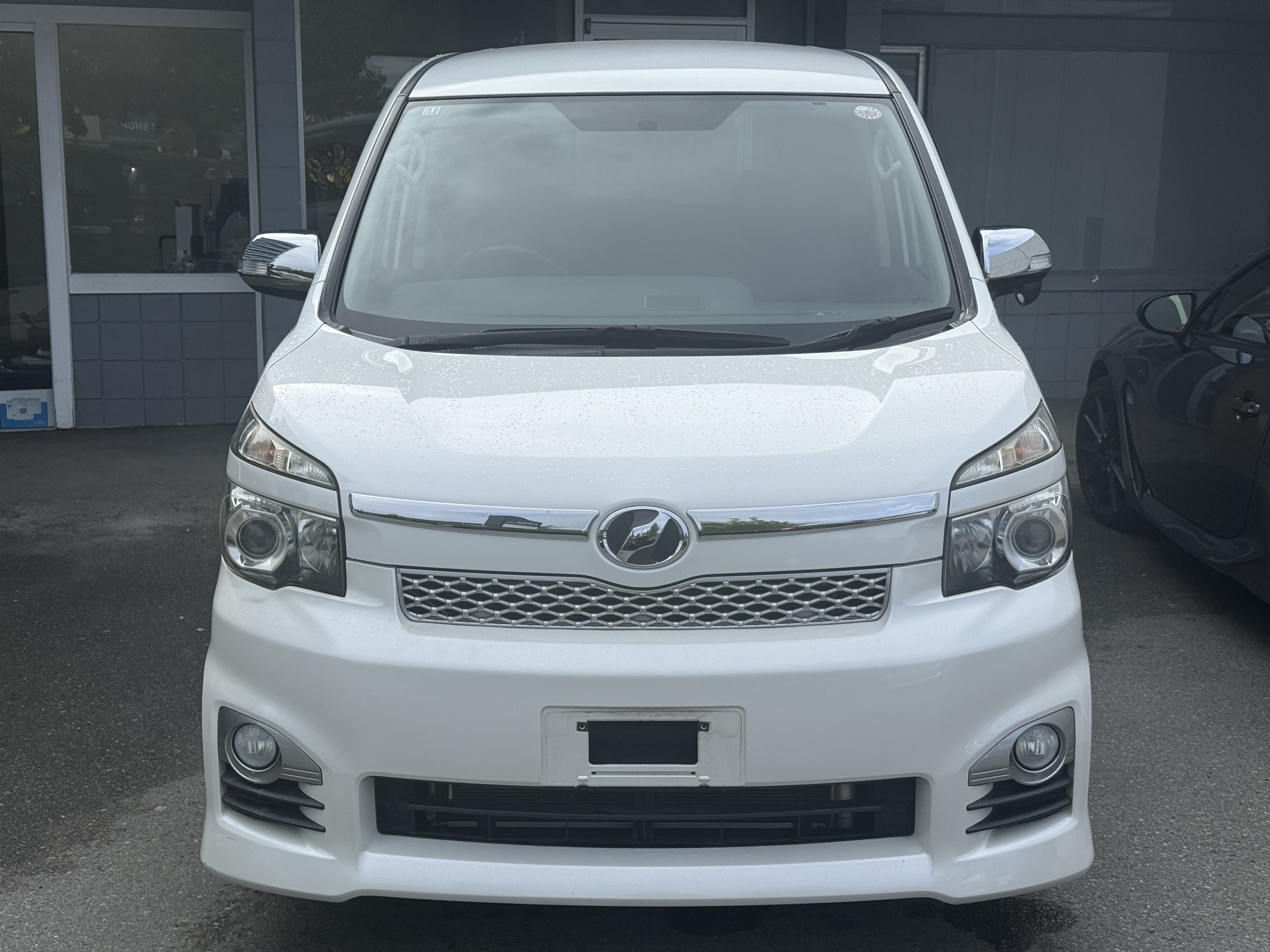 Vehicle photo 3