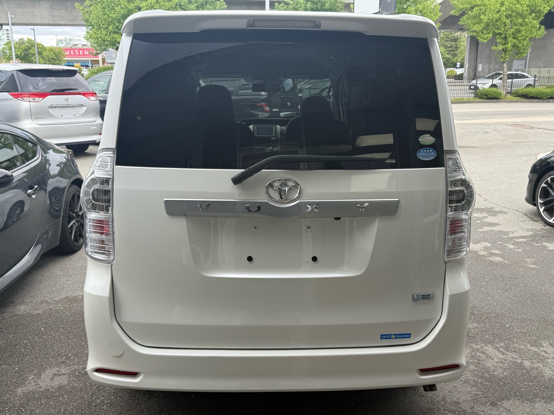 Vehicle photo 6