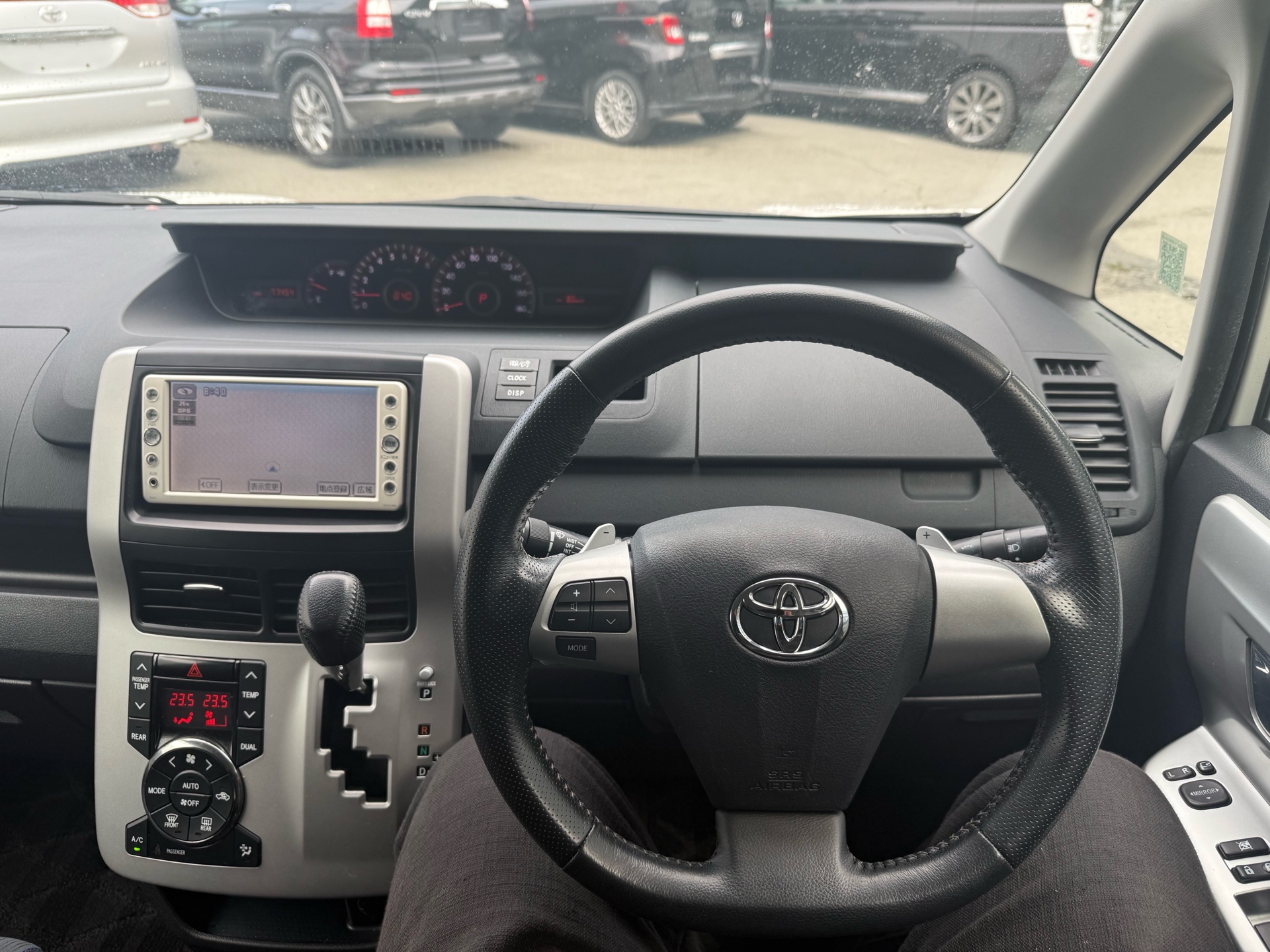 Vehicle photo 7