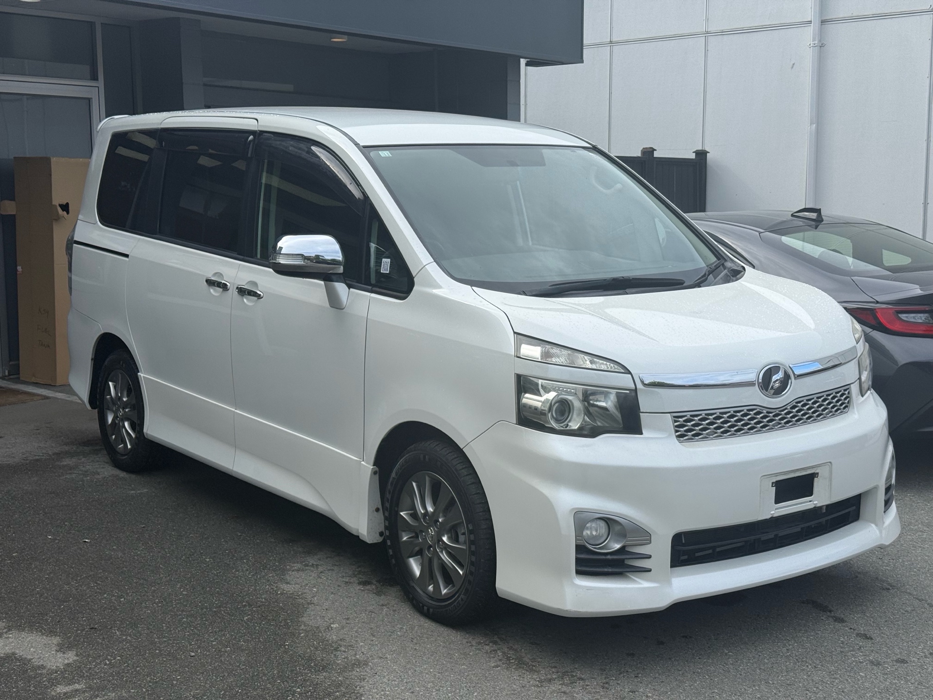 Vehicle photo 2
