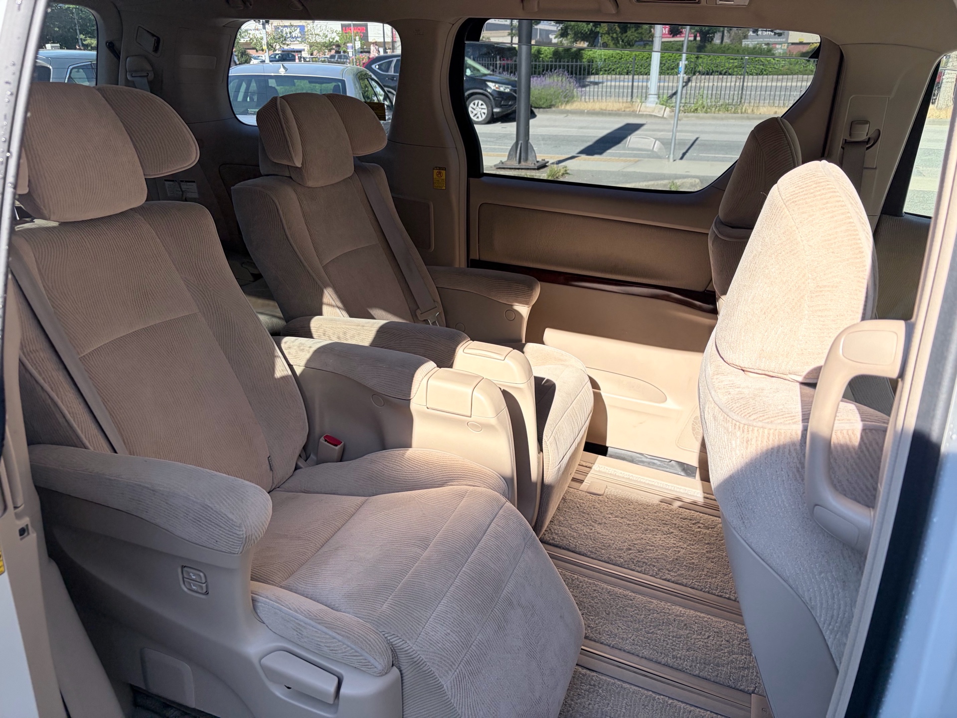 Vehicle photo 17