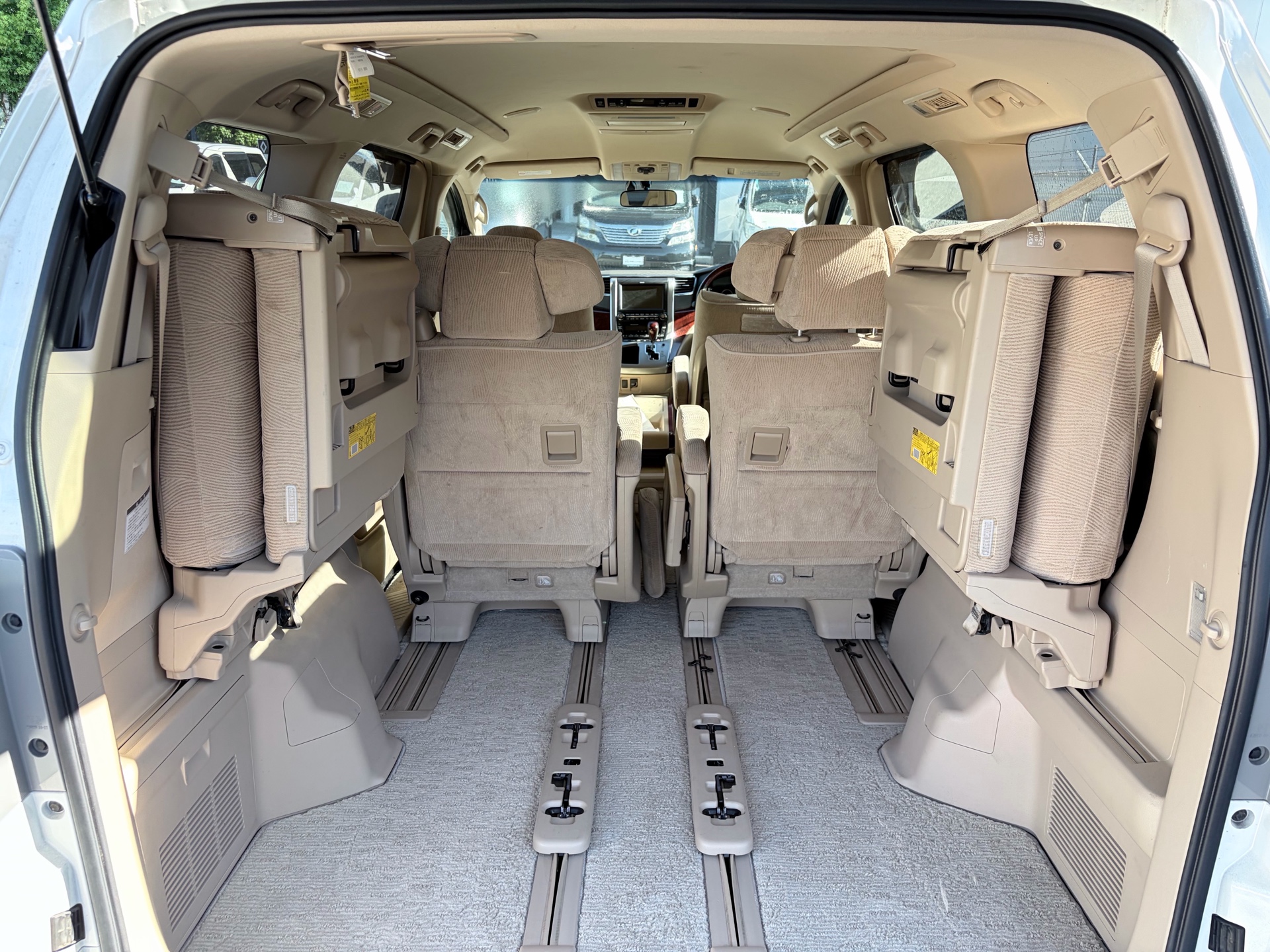 Vehicle photo 19