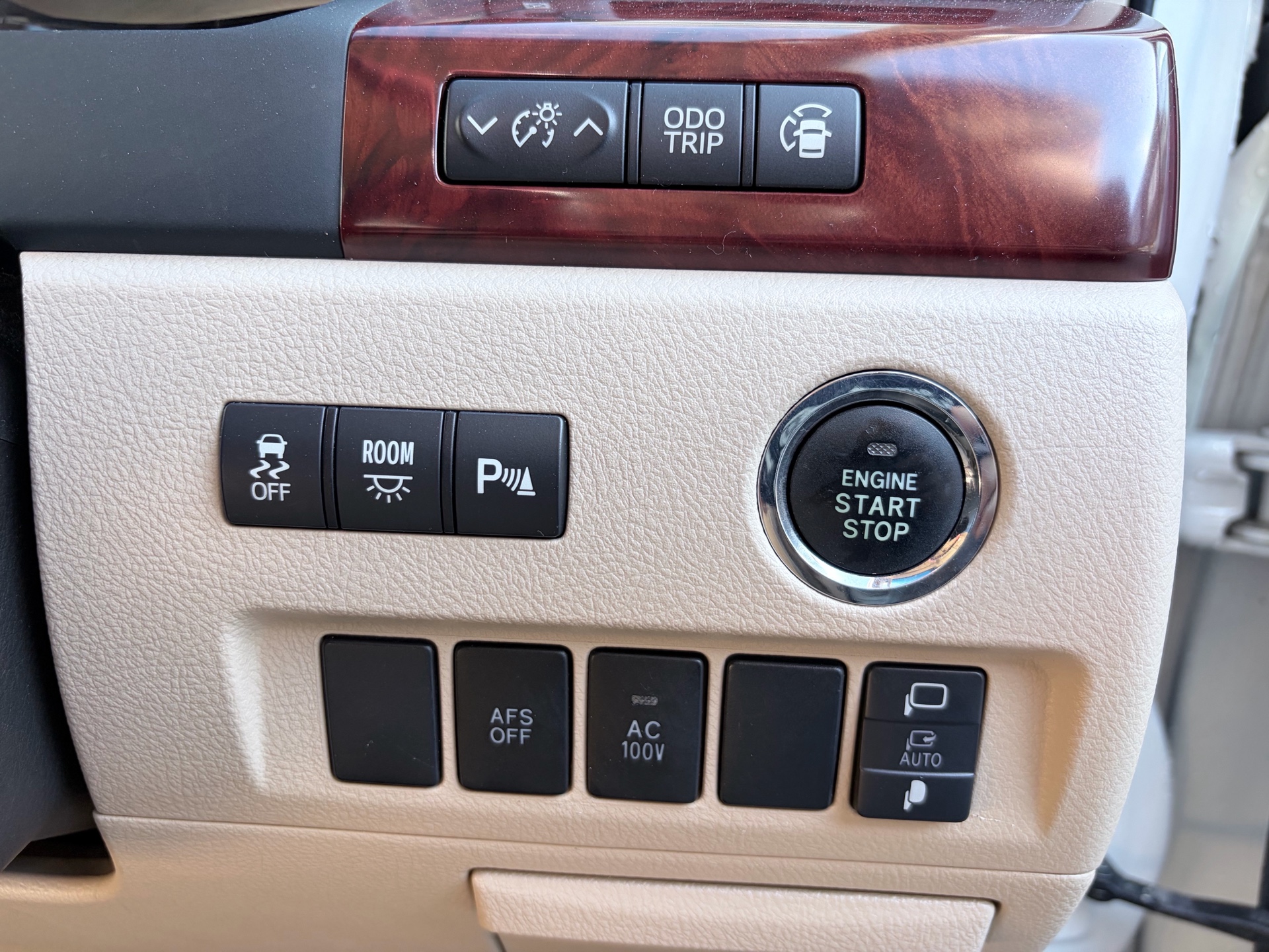 Vehicle photo 12