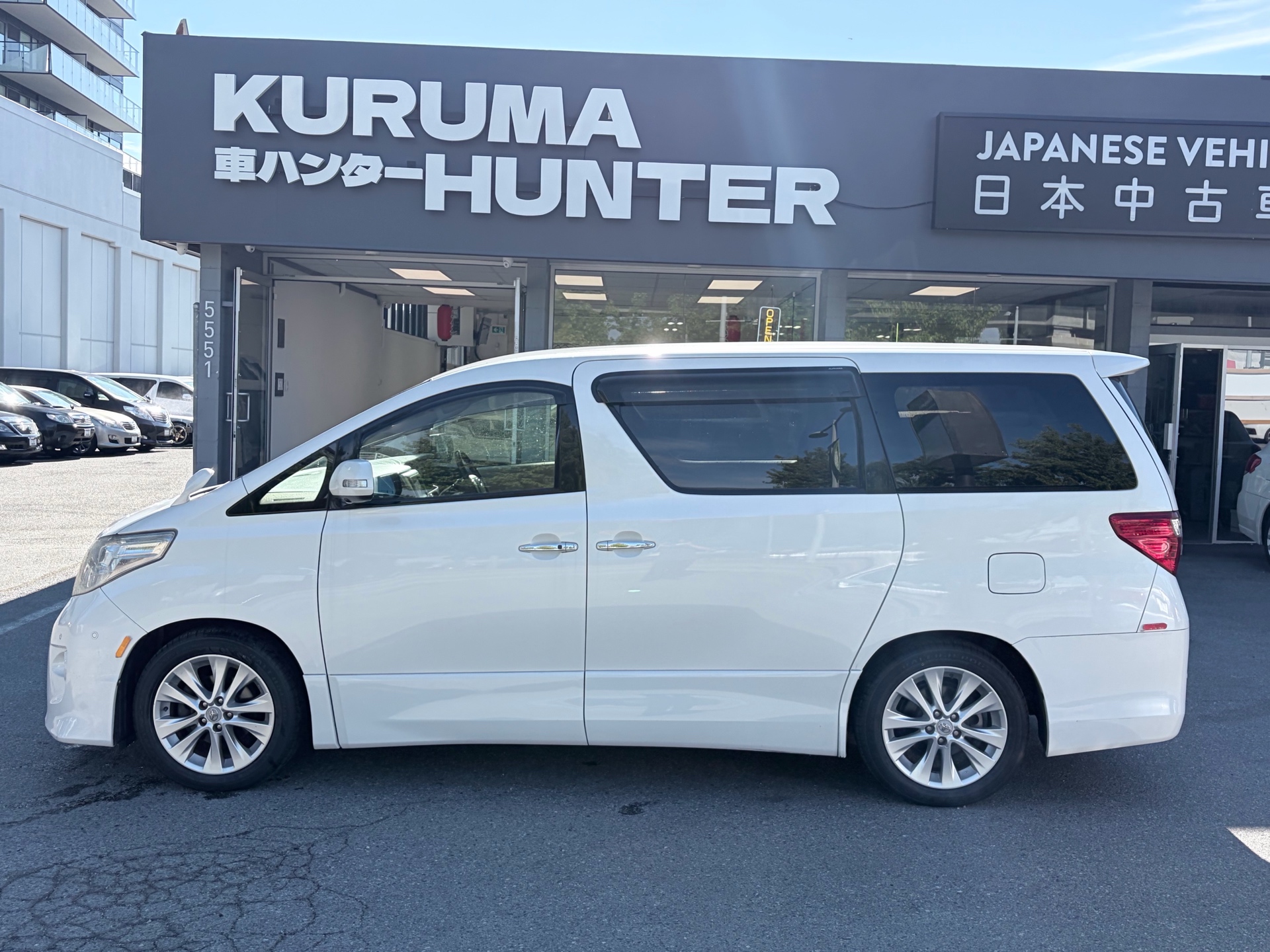 Vehicle photo 4
