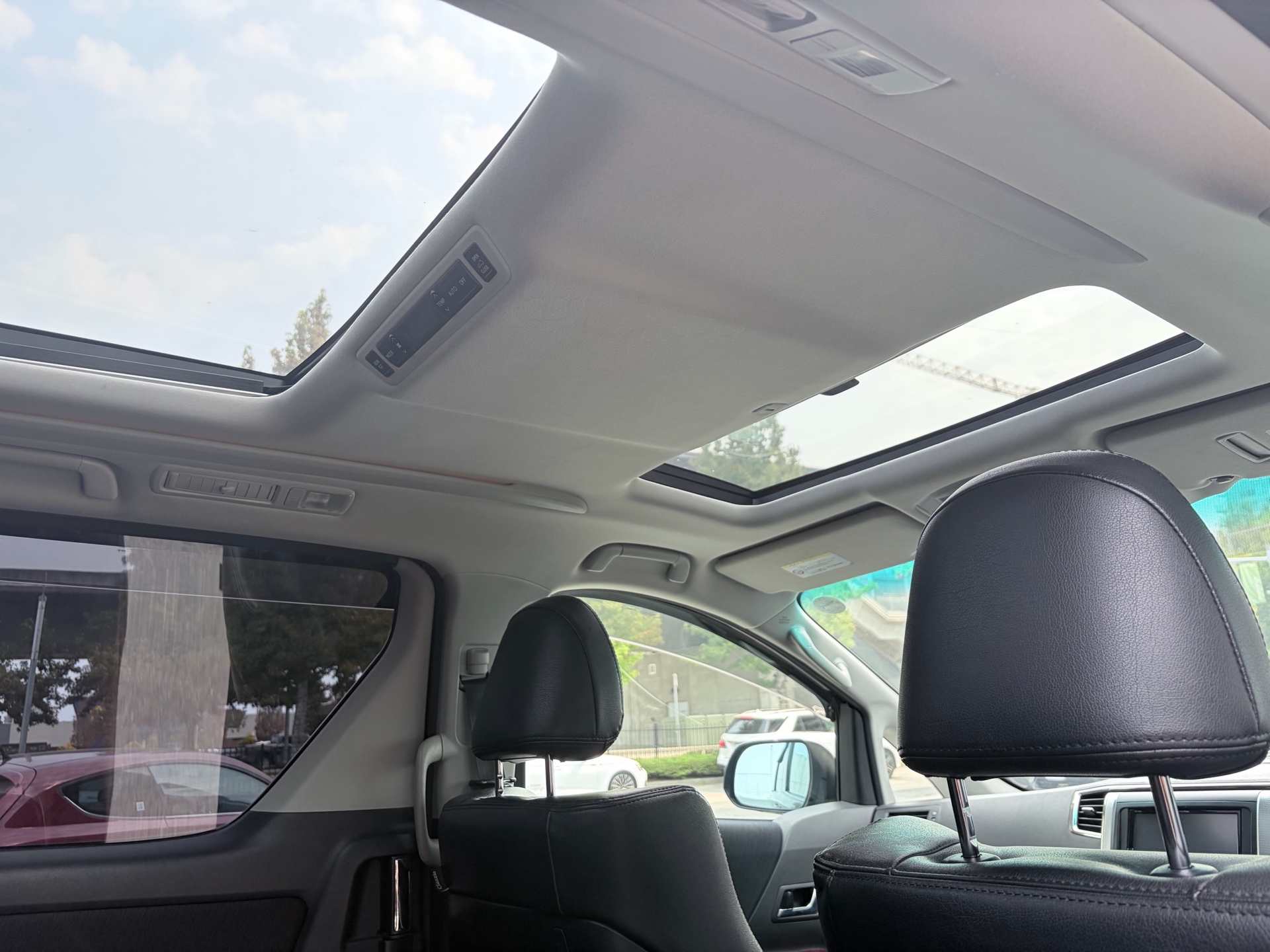 Vehicle photo 17
