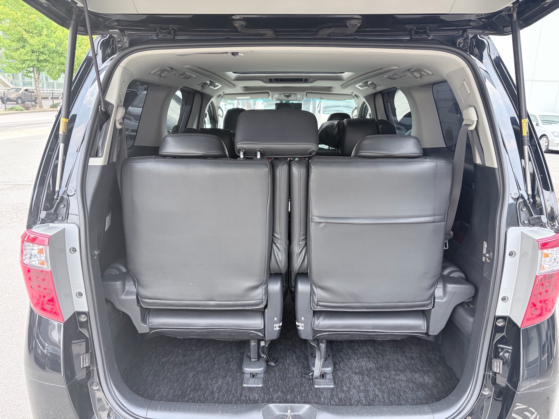 Vehicle photo 19